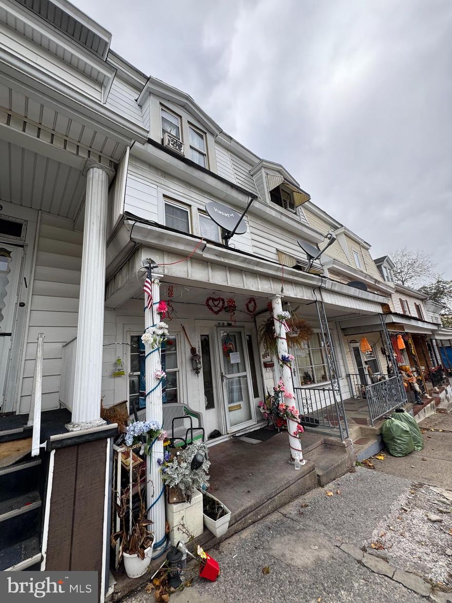 Ready for a Refresh – Great Rental Opportunity!
This property offers a solid structure and a practical layout—just needs a little cleanup and freshening up to be move-in ready for its next tenant! With minor TLC, this home can quickly become a comfortable residence or a strong addition to your rental portfolio.
Featuring spacious rooms and good bones, it’s an easy project for anyone looking to put in minimal effort for maximum return. Conveniently located near local amenities, schools, and transportation, it’s a smart investment opportunity with income potential that can be realized in short order.
—don’t miss this one!