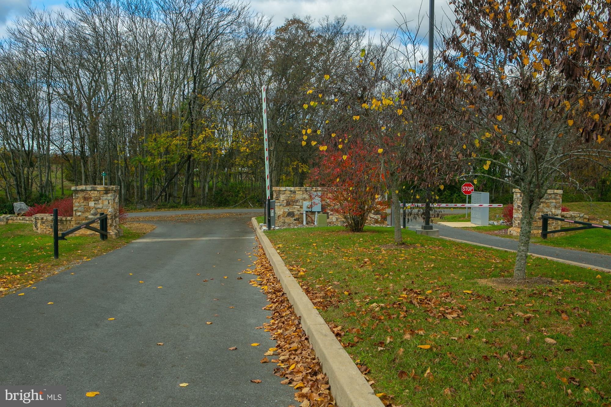 POTOMAC OVERLOOK ESTATES - Land