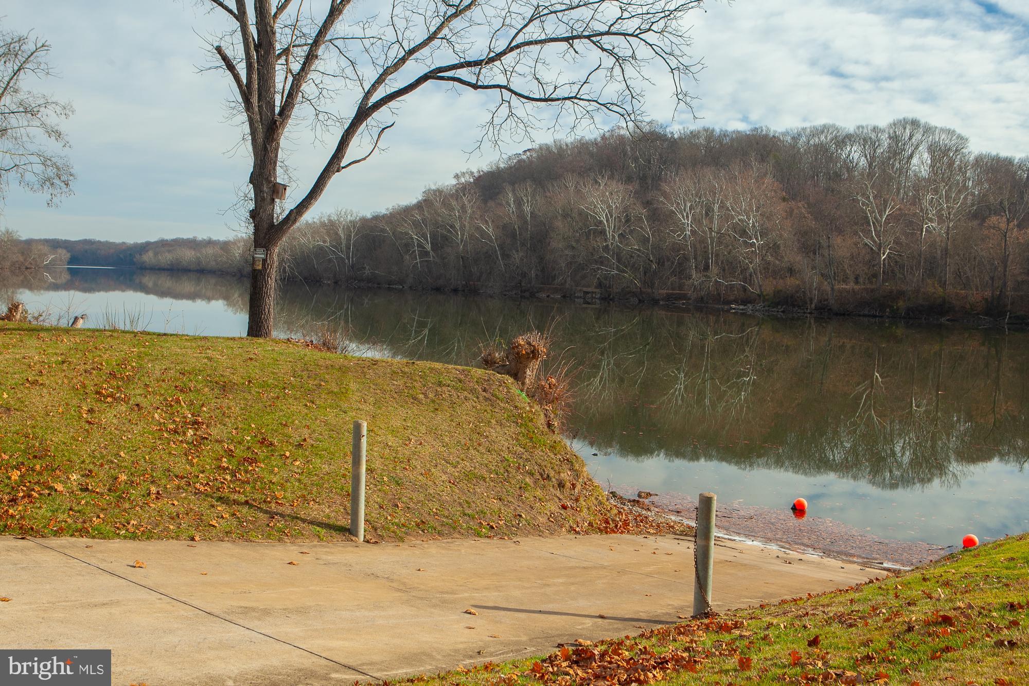 POTOMAC OVERLOOK ESTATES - Land