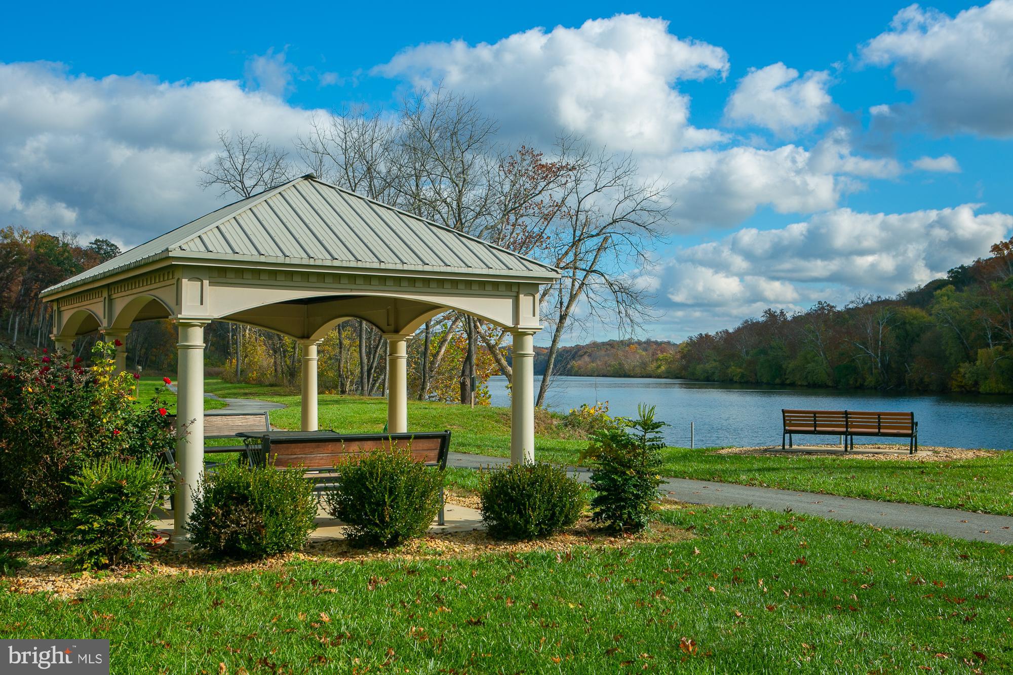POTOMAC OVERLOOK ESTATES - Land