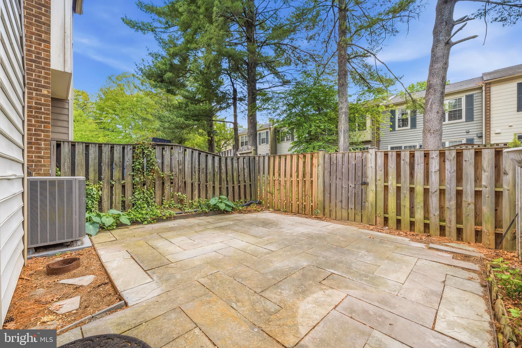 SHADOW OAK - Residential