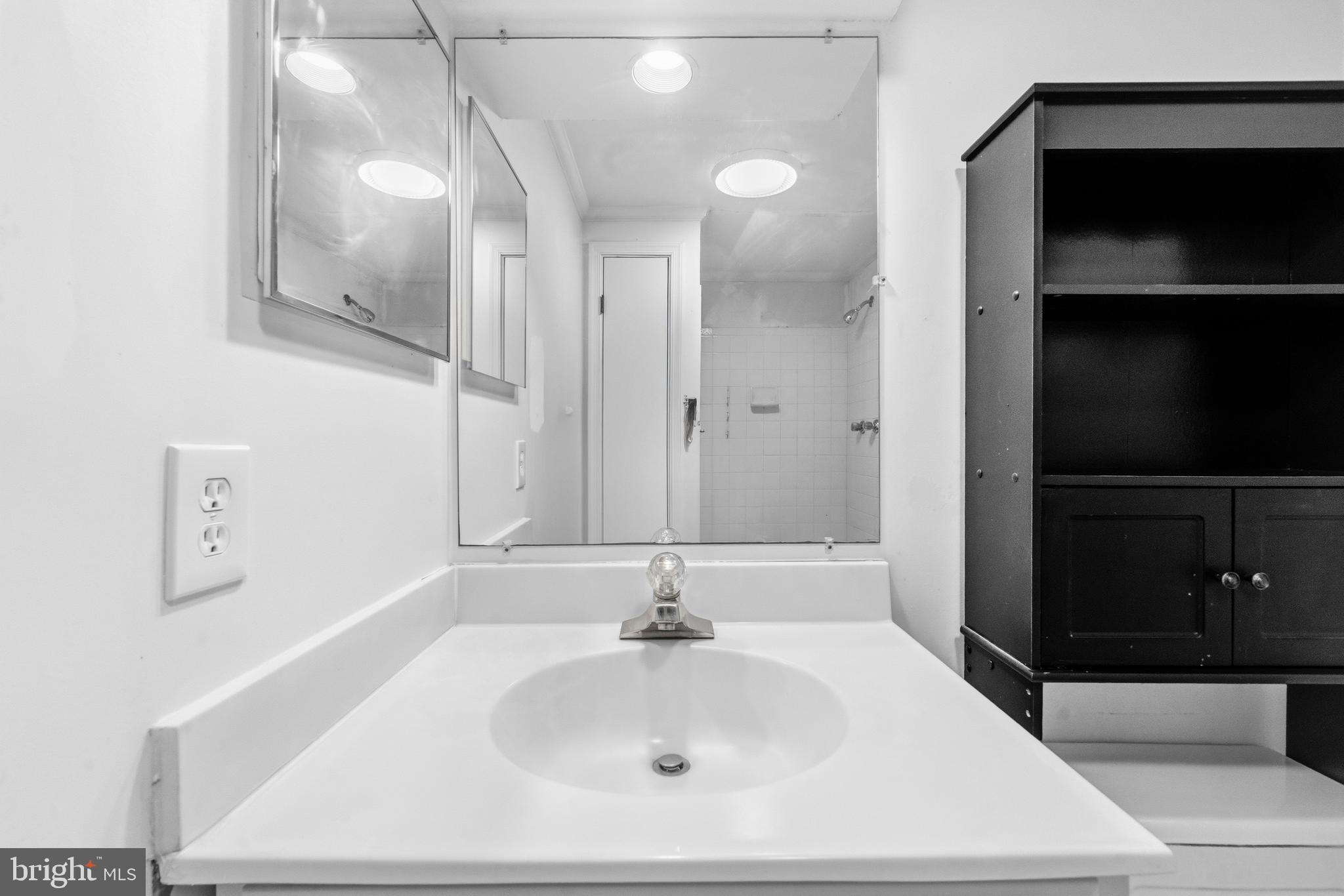 SHADOW OAK - Residential