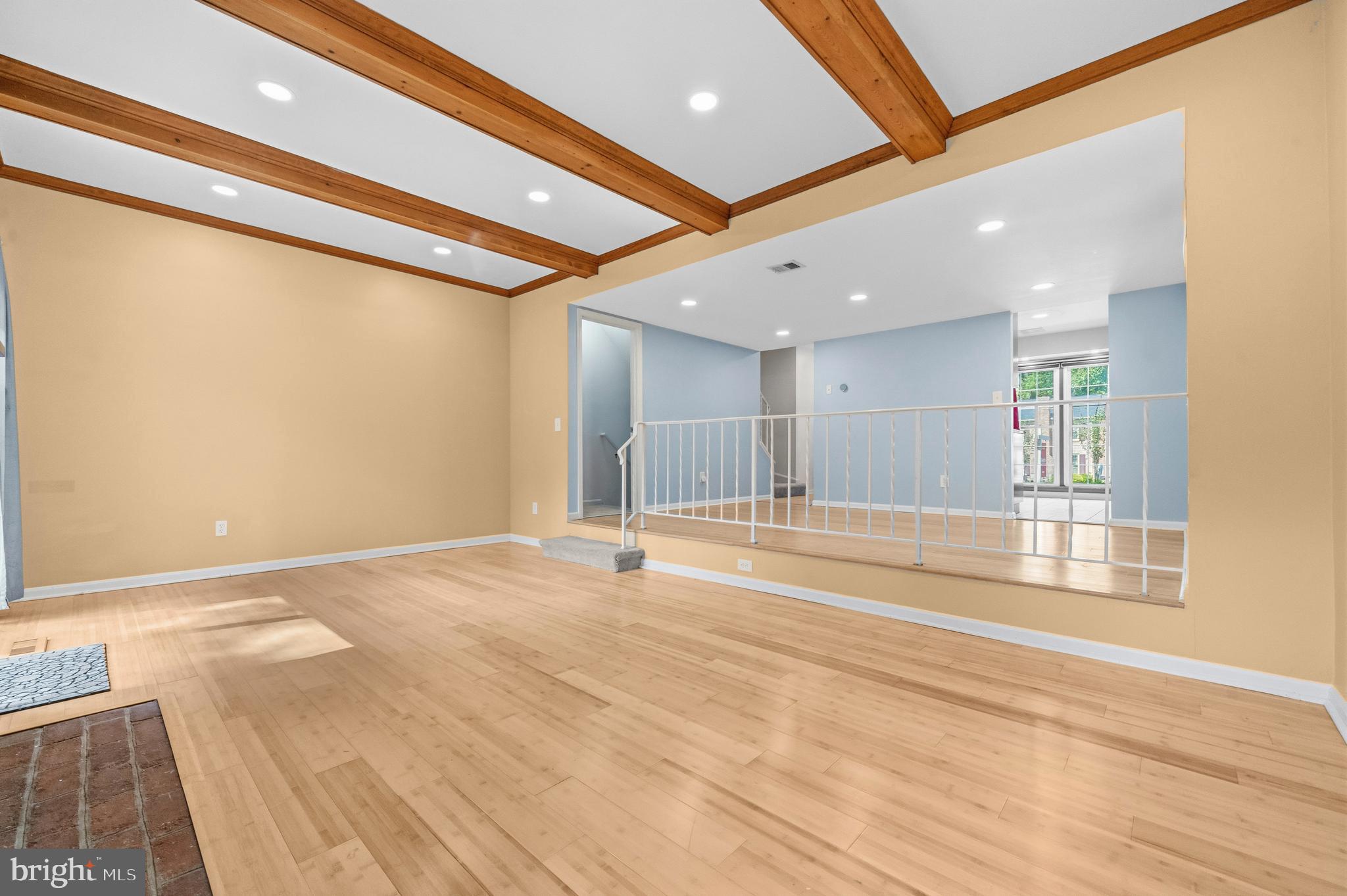 SHADOW OAK - Residential