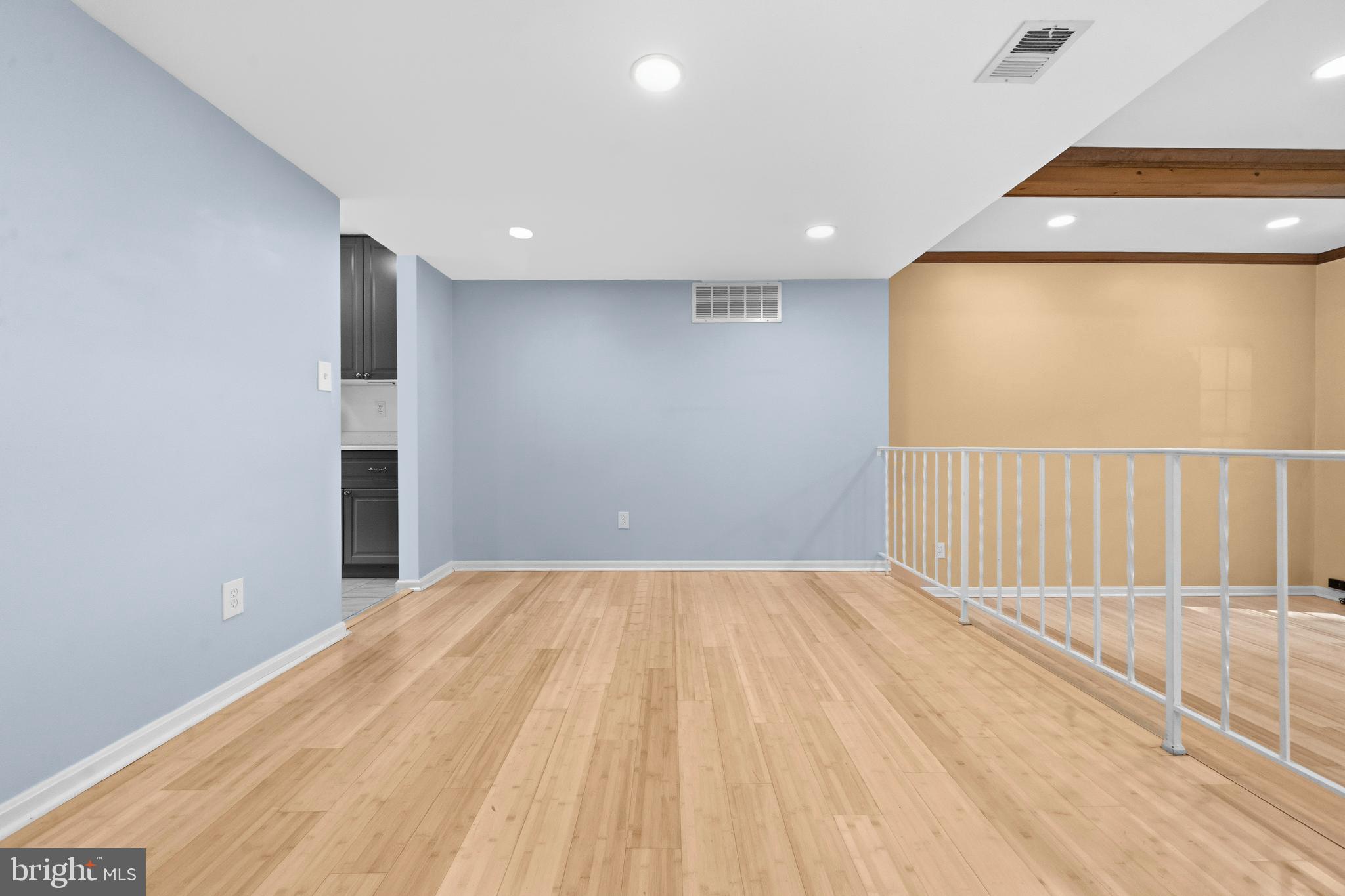 SHADOW OAK - Residential