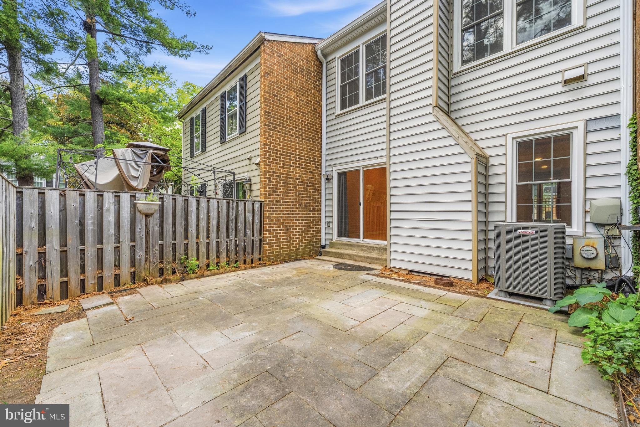 SHADOW OAK - Residential
