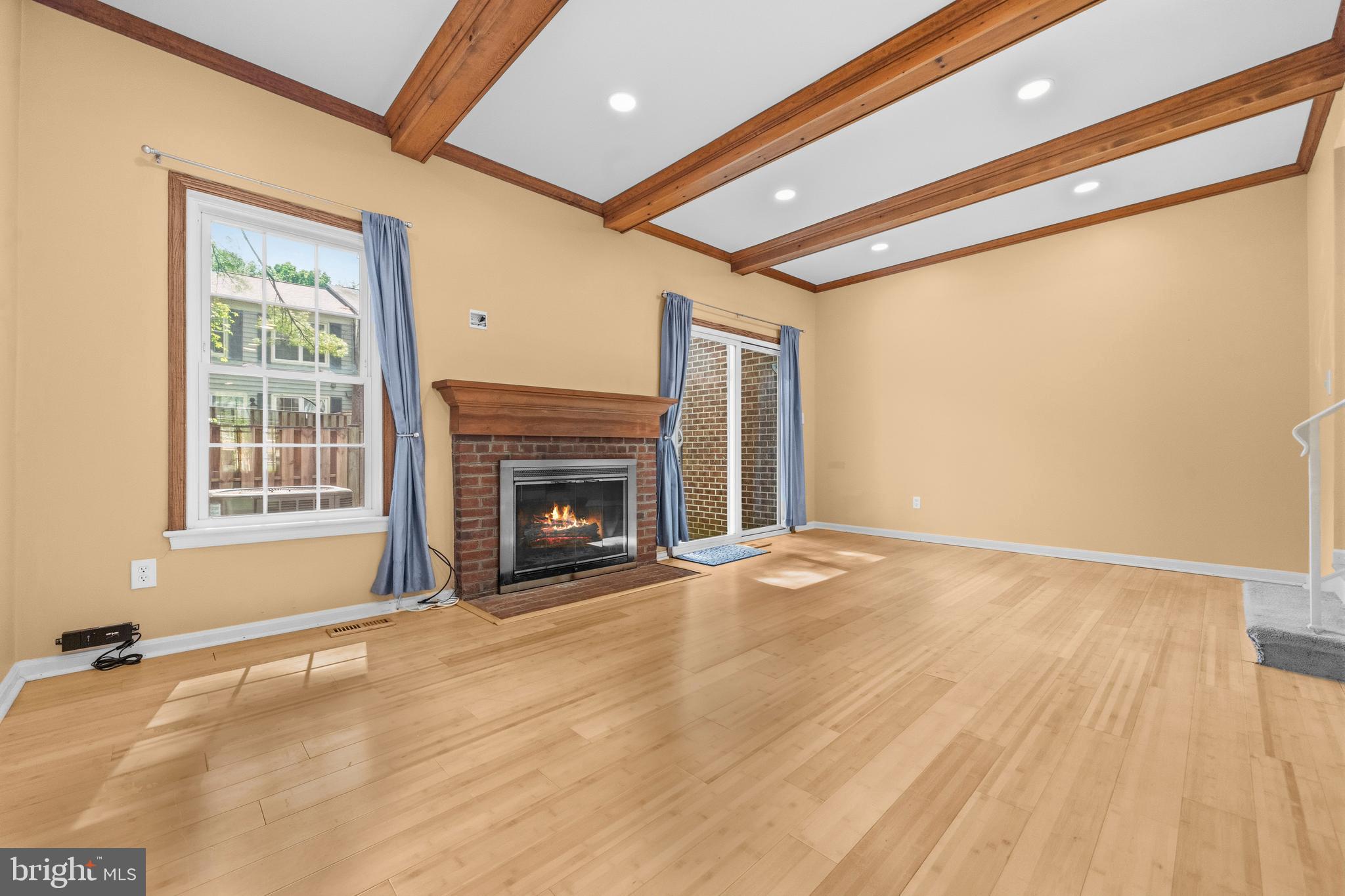 SHADOW OAK - Residential