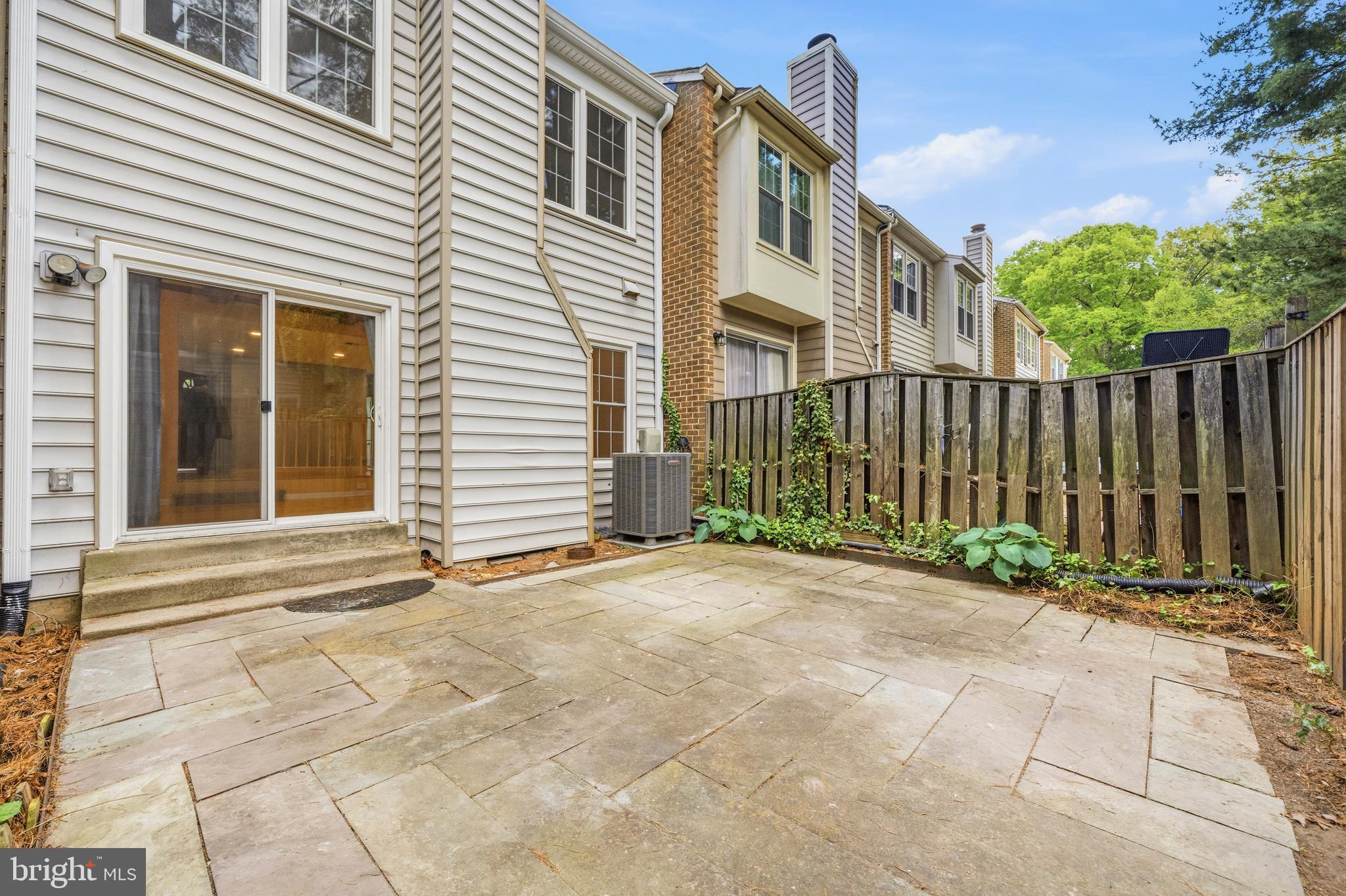 SHADOW OAK - Residential