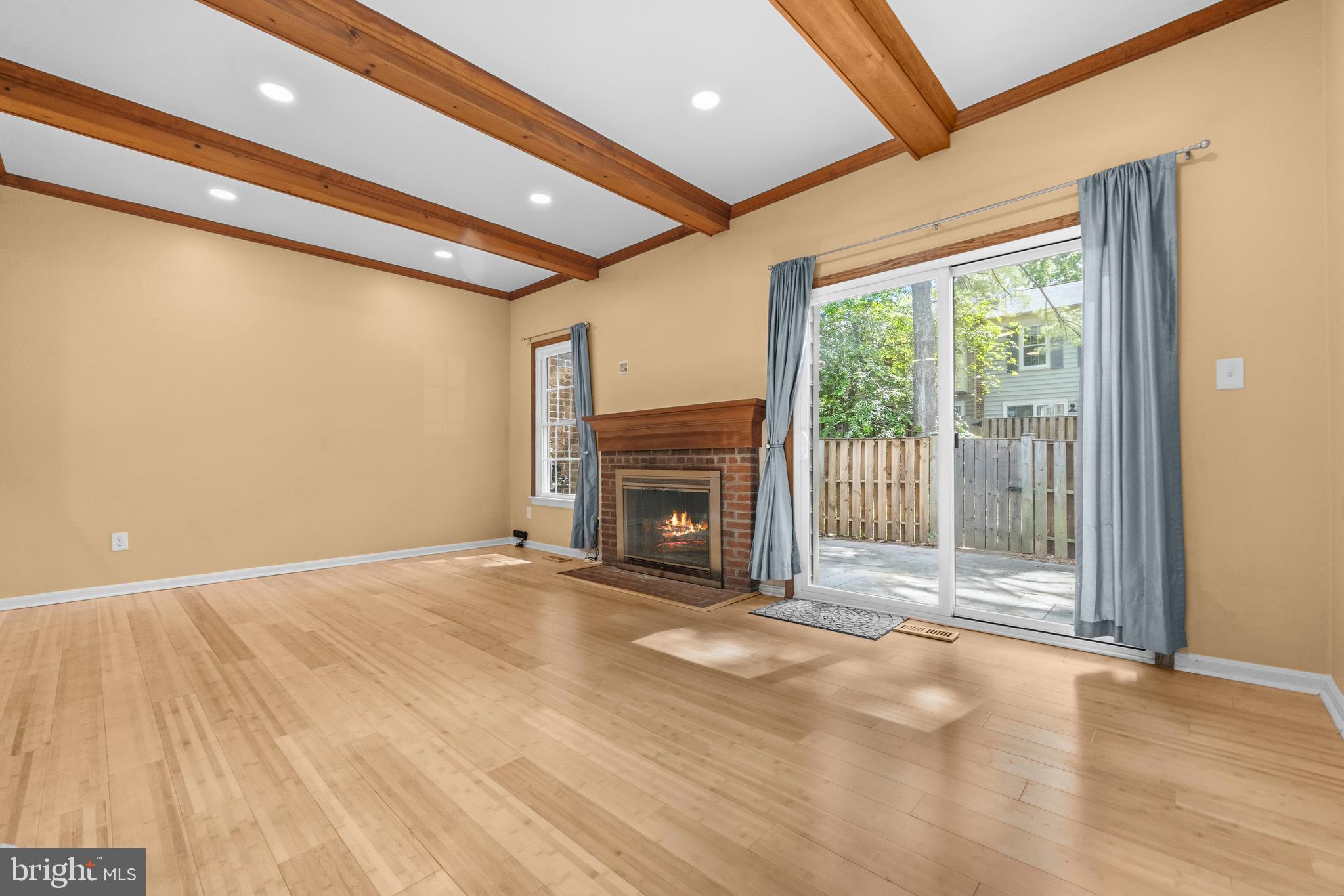 SHADOW OAK - Residential