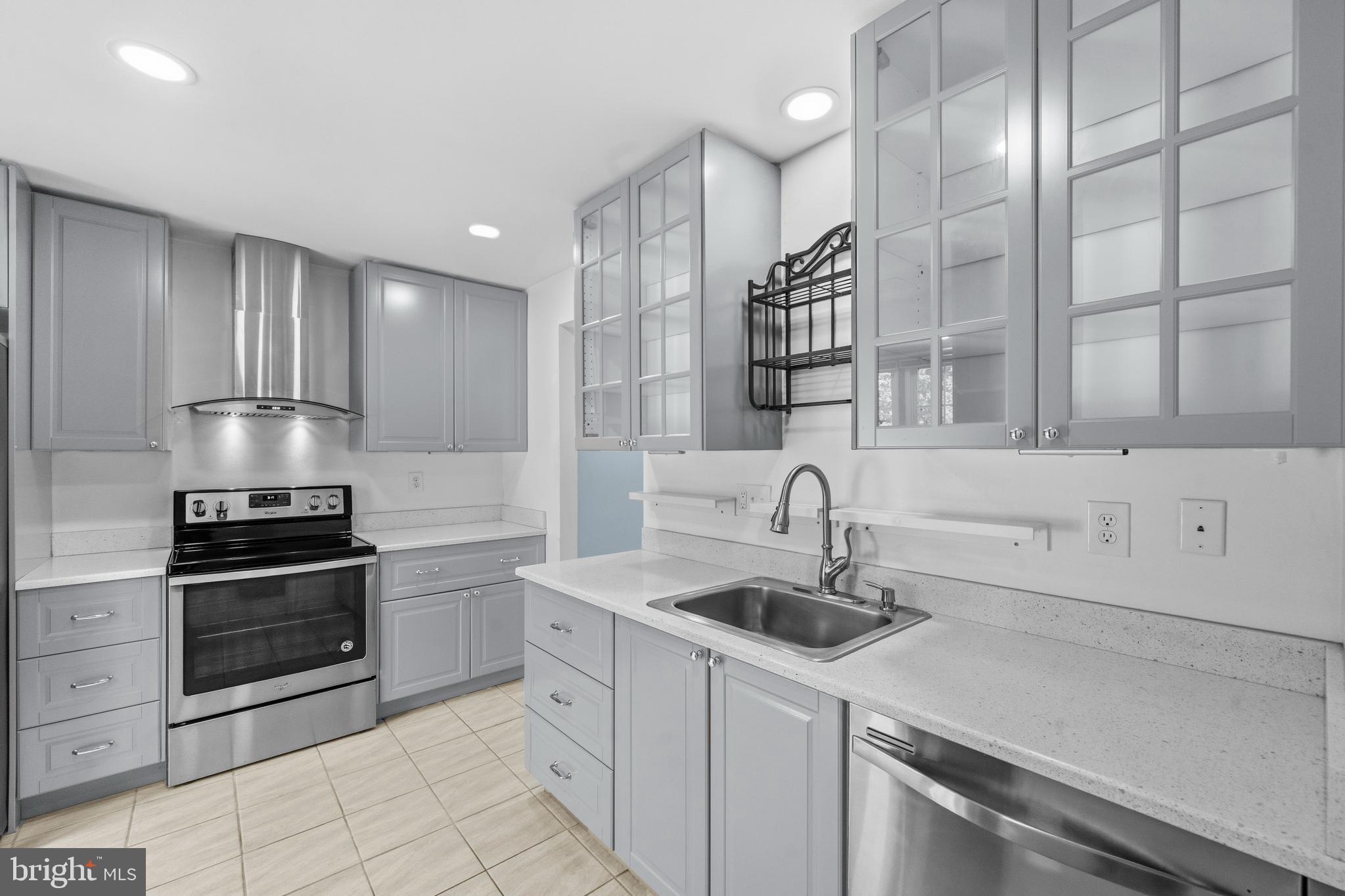 SHADOW OAK - Residential