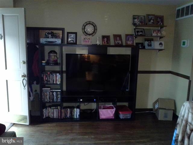 FOX RIDGE MANOR - Residential Lease