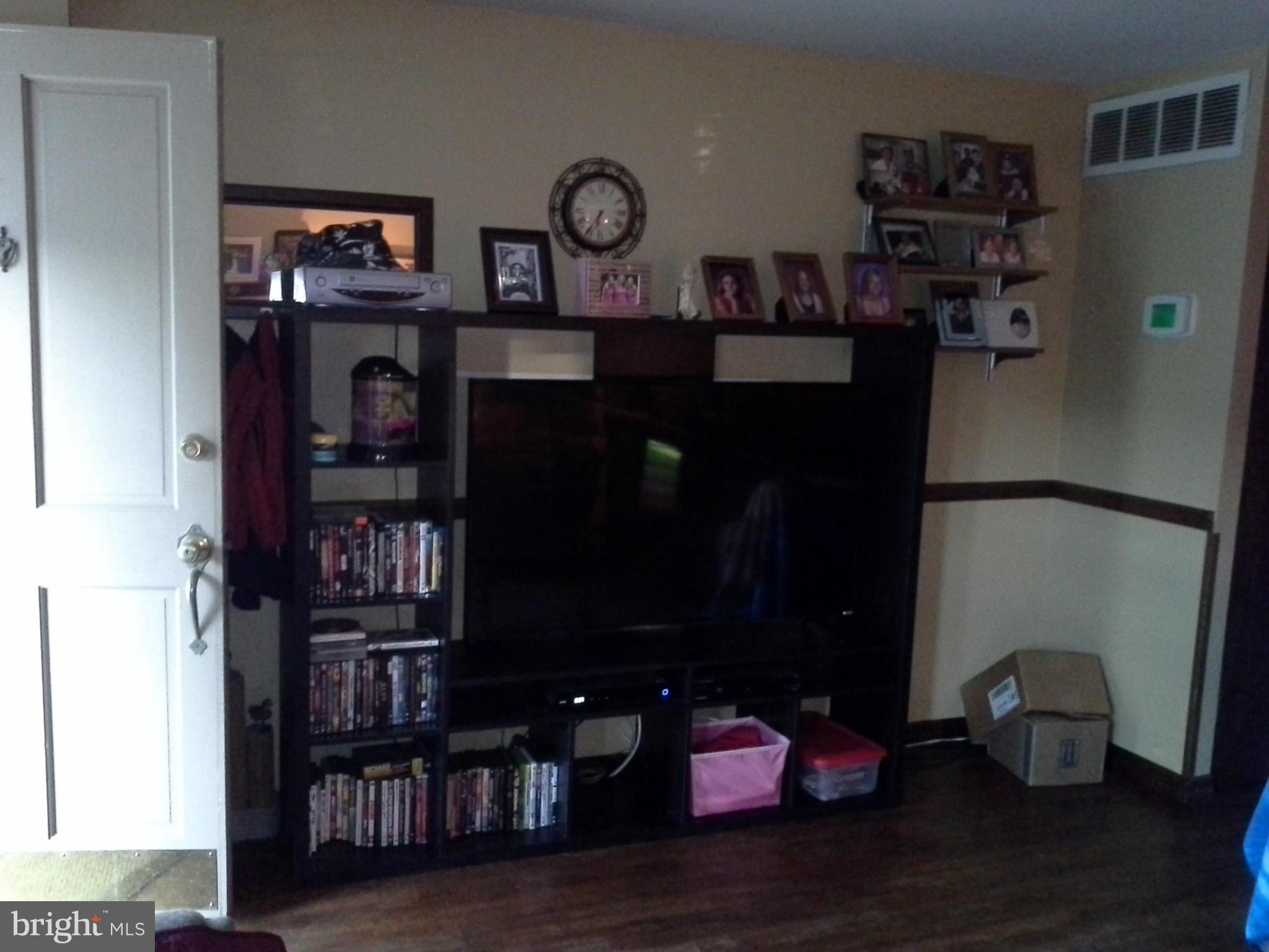 FOX RIDGE MANOR - Residential Lease