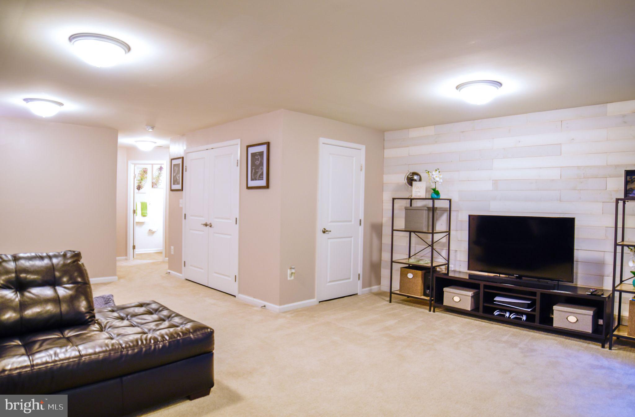 LAFAYETTE CROSSING - Residential