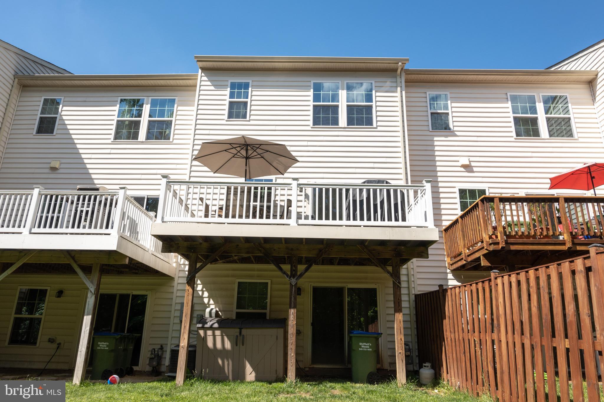 LAFAYETTE CROSSING - Residential