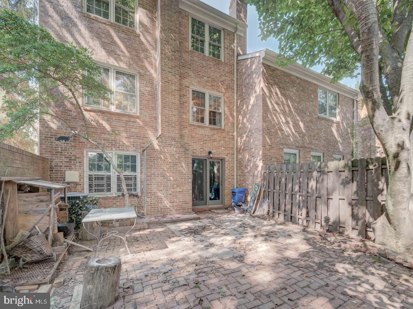 WESTMORELAND SQUARE - Residential