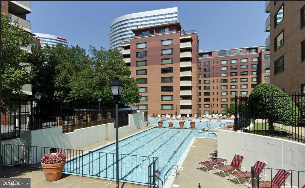 1121 ARLINGTON BOULEVARD 825