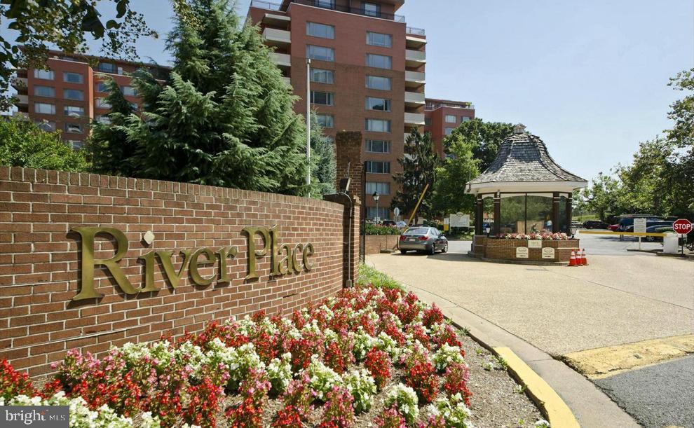 1121 ARLINGTON BOULEVARD 825
