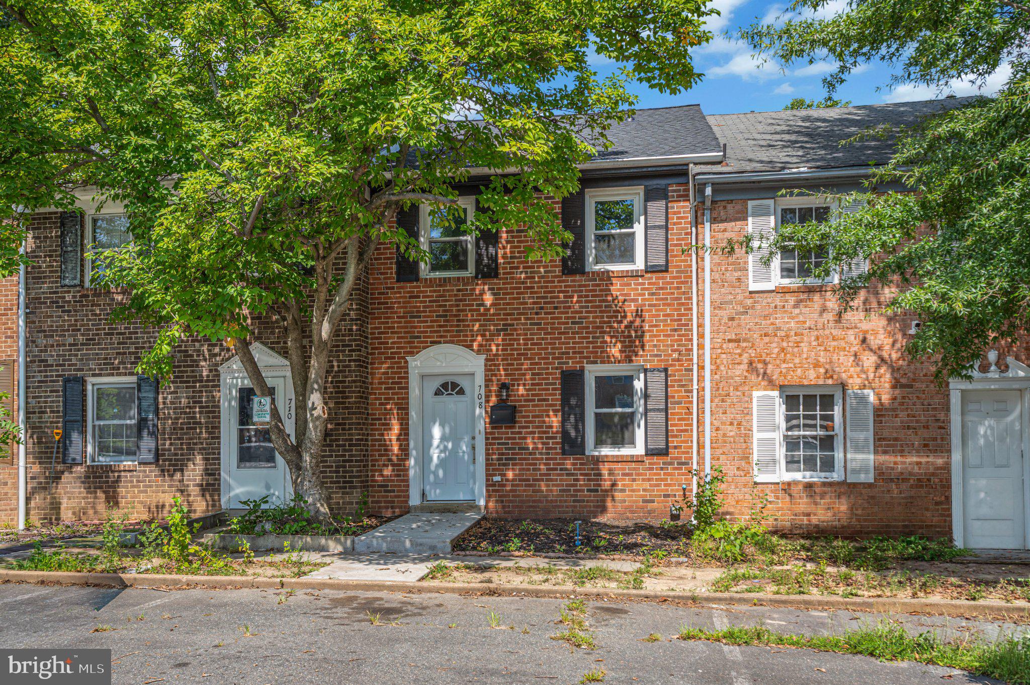 708 OLDE GREENWICH CIRCLE