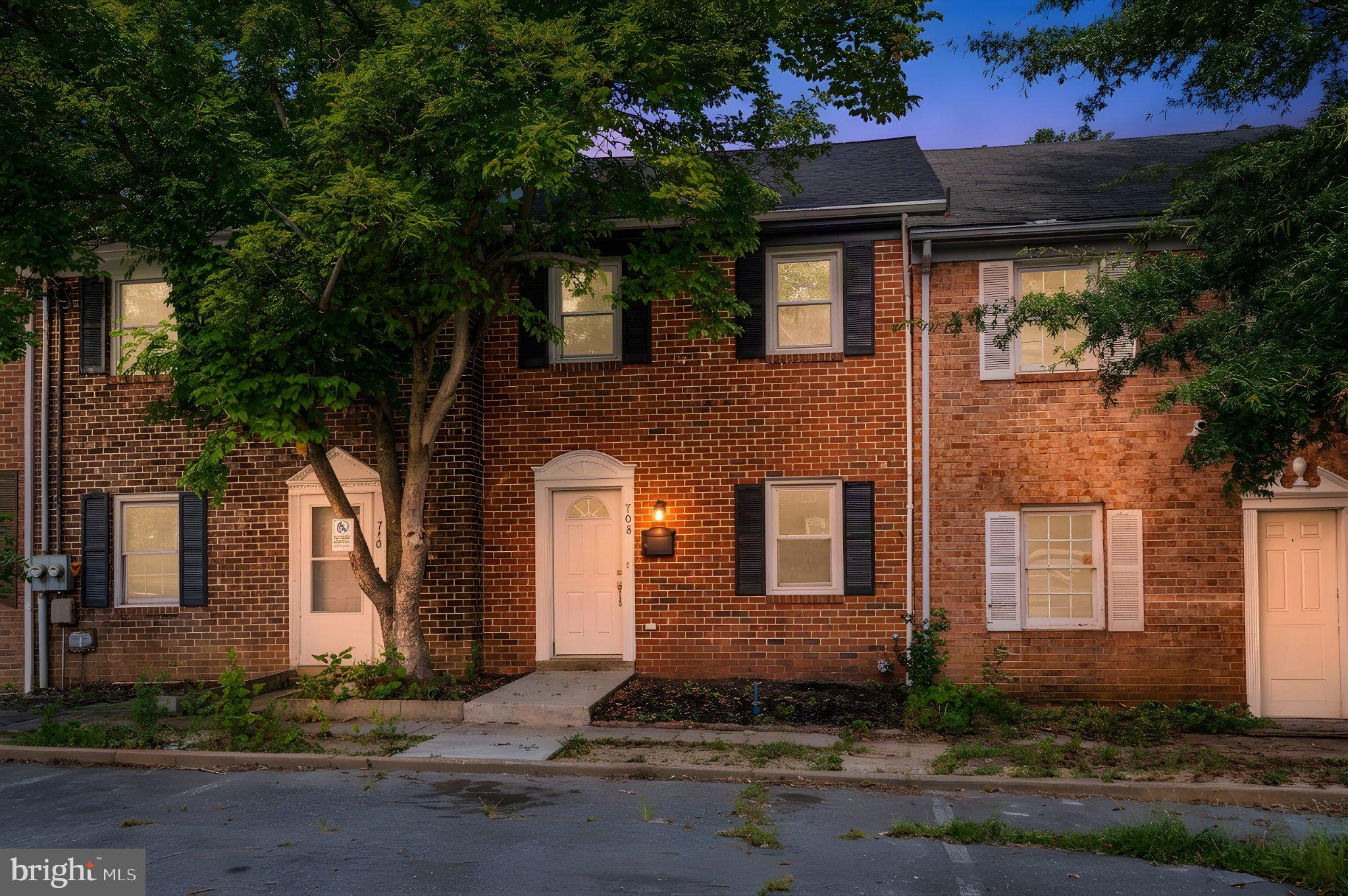 708 OLDE GREENWICH CIRCLE