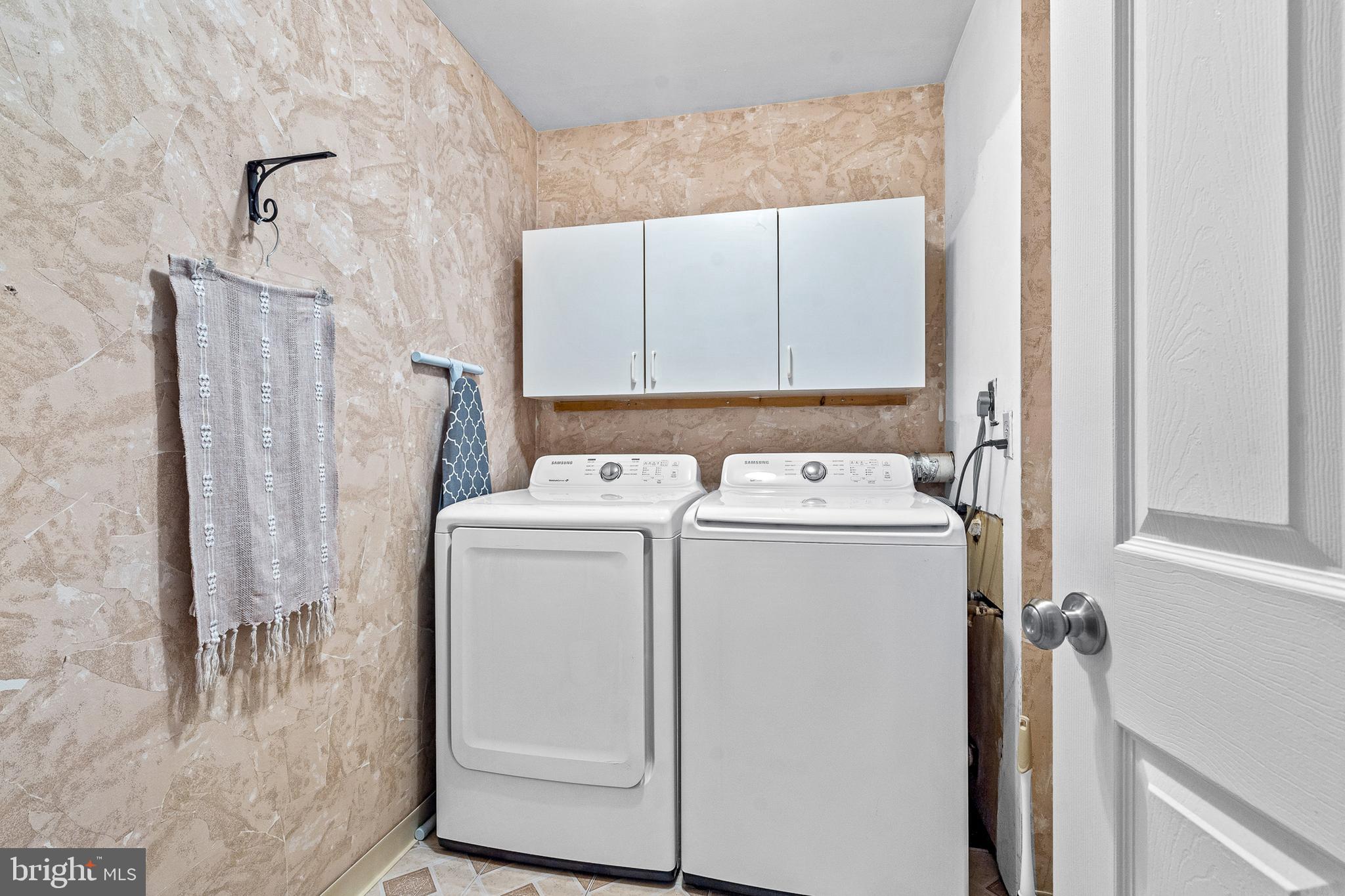 HICKORY HILLS CONDOMINIUMS - Residential