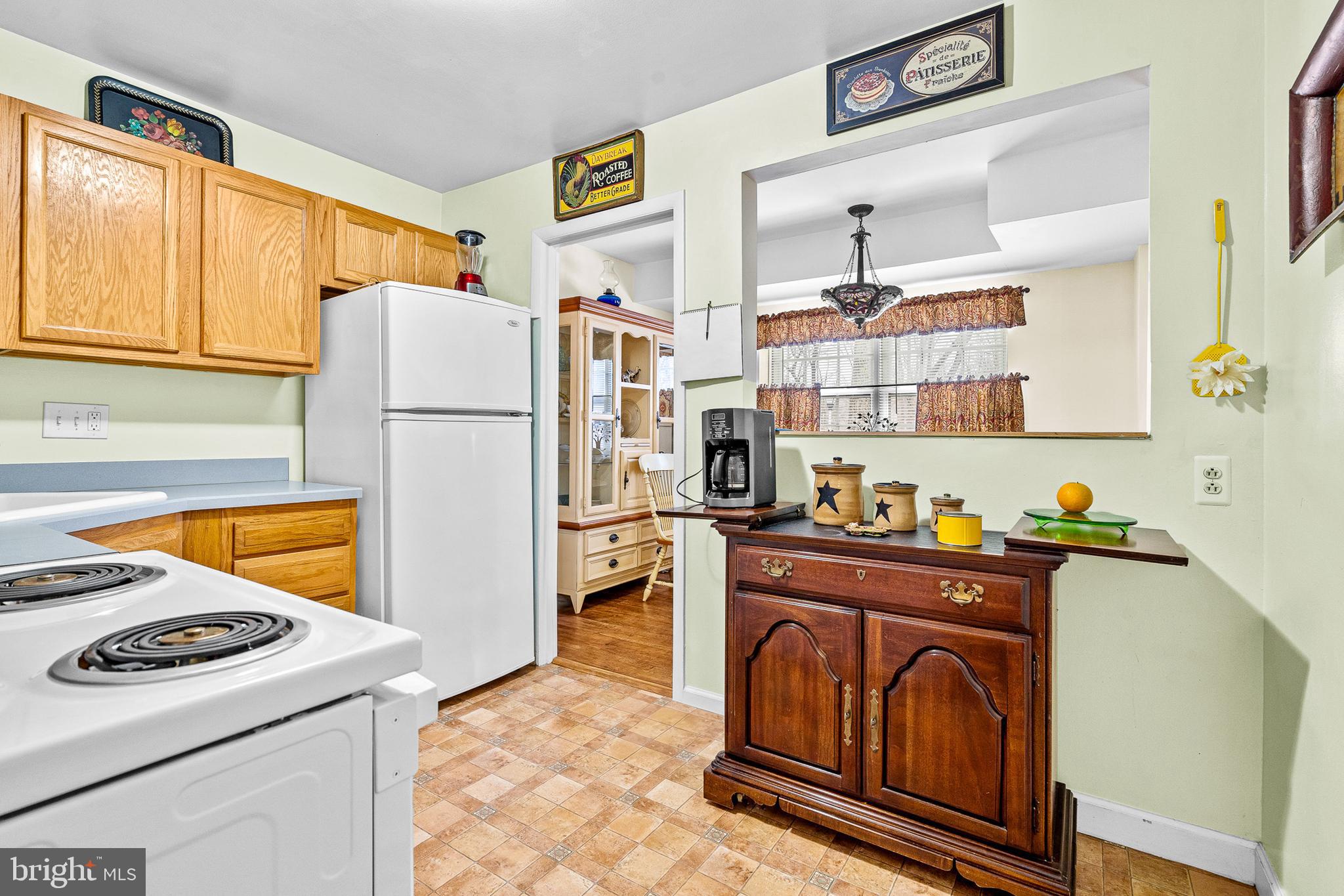 HICKORY HILLS CONDOMINIUMS - Residential