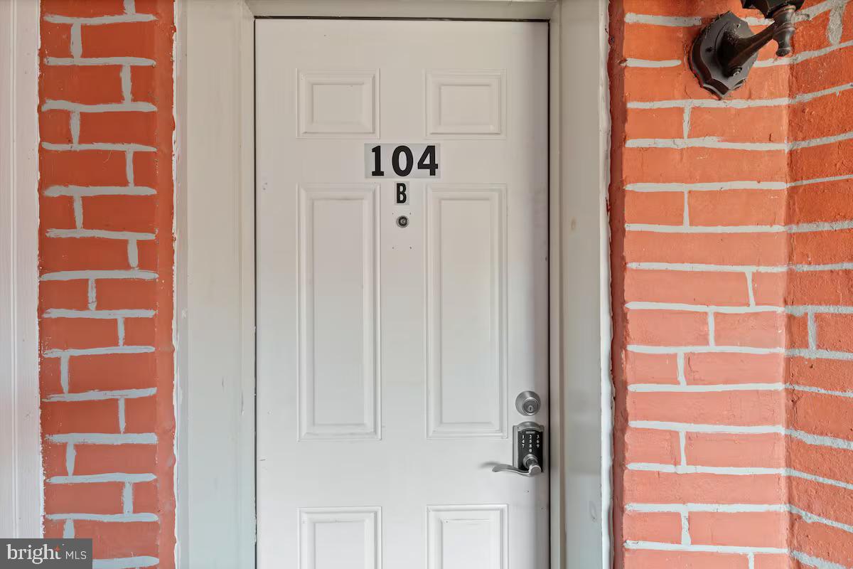 104 R STREET NE #B