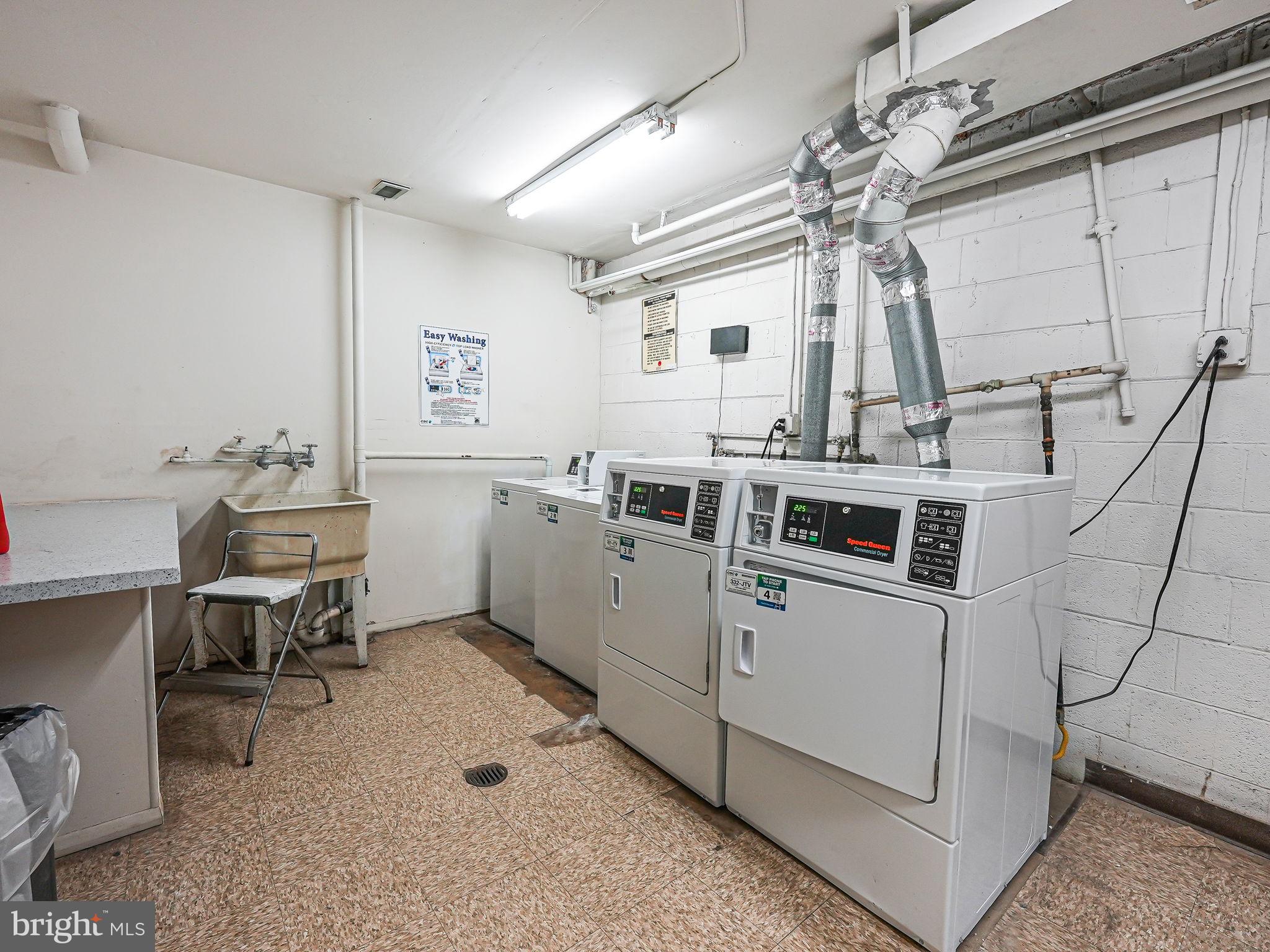 FALLS PLAZA - Residential