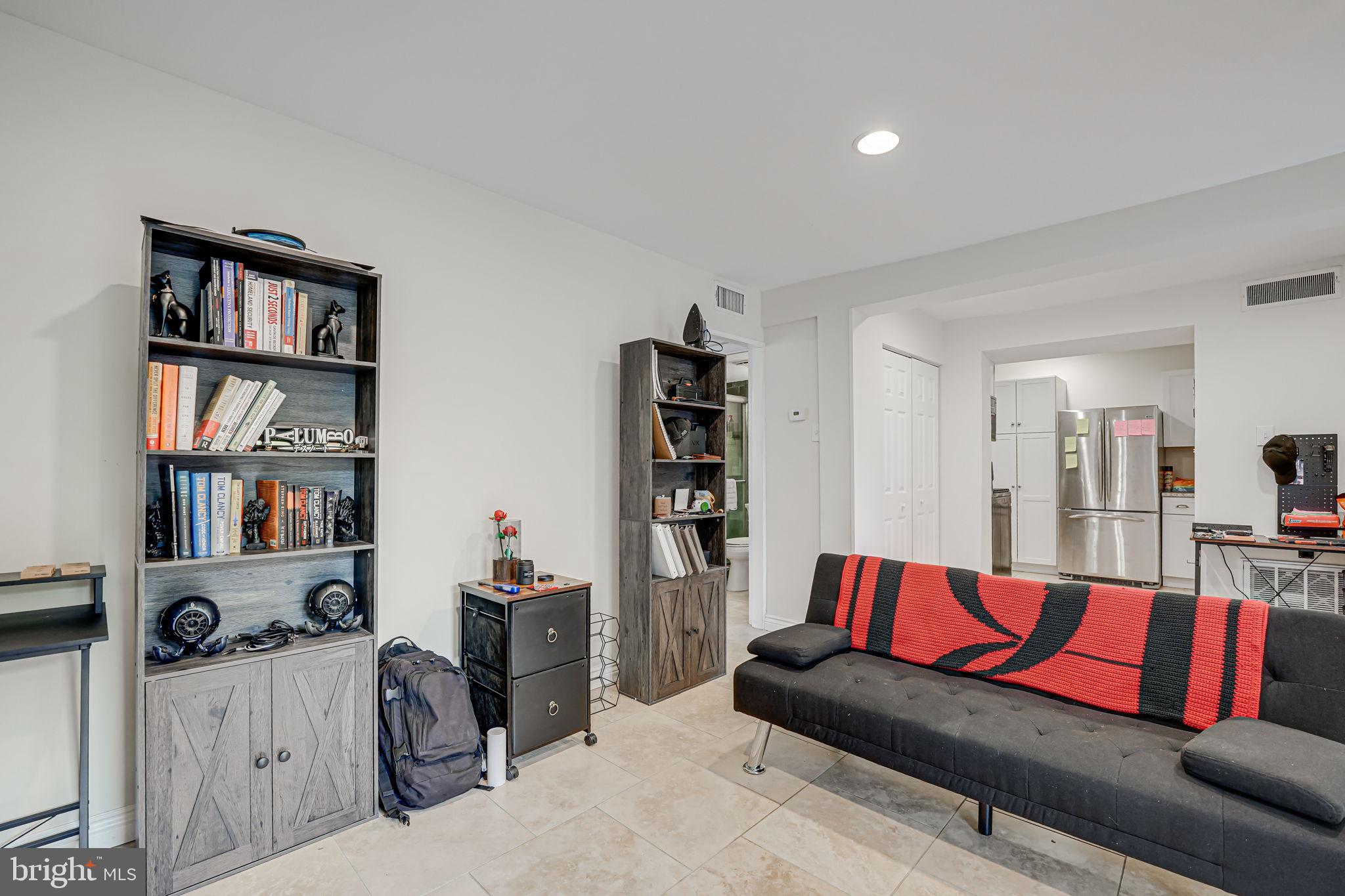 FALLS PLAZA - Residential