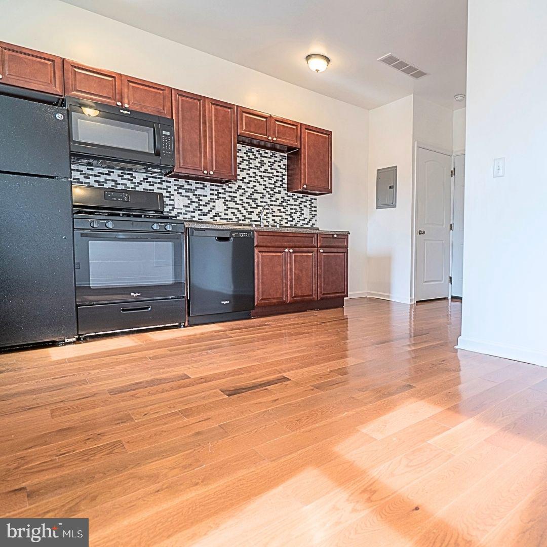 BELMONT - Commercial Sale