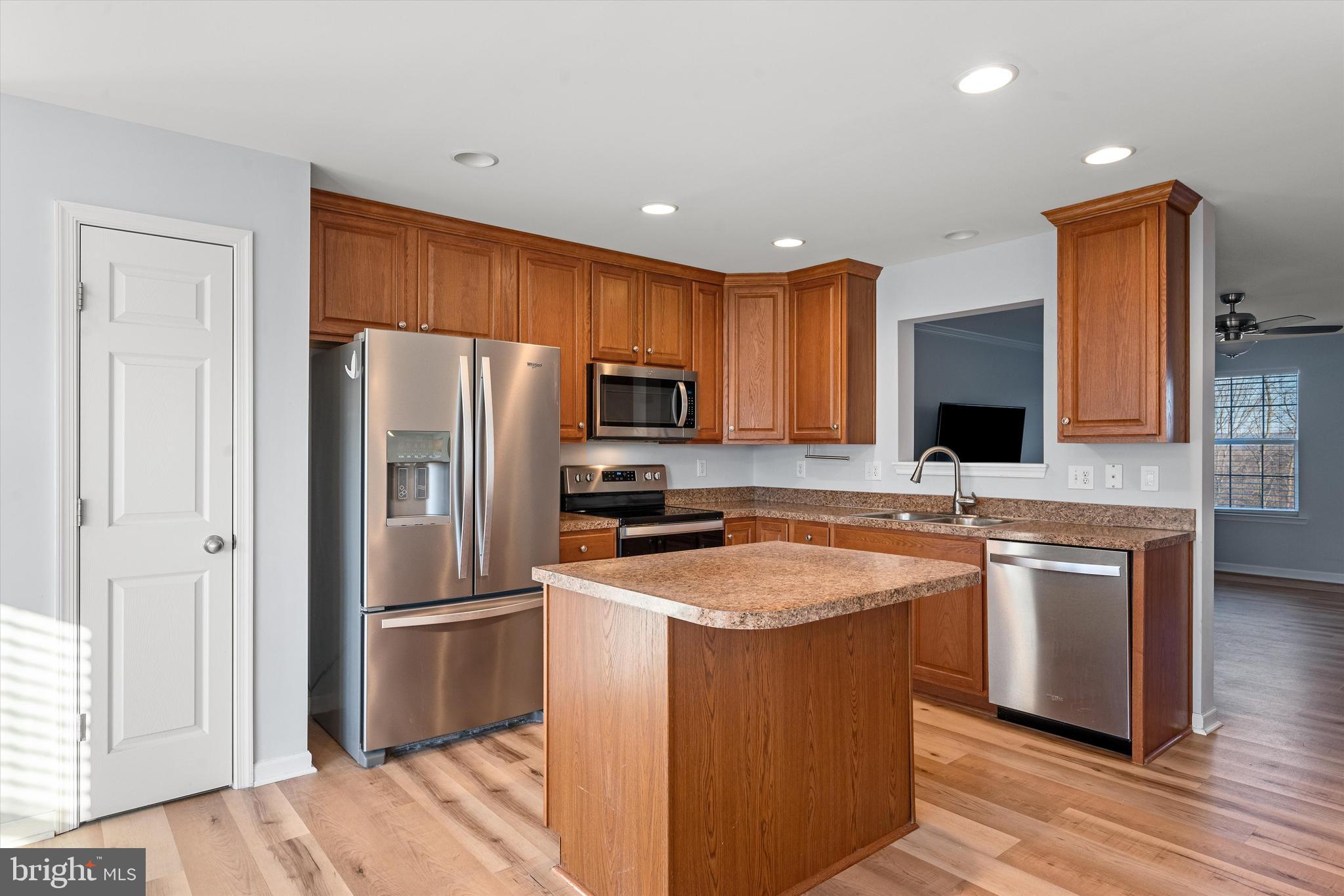 LAKELAND PLACE - Residential