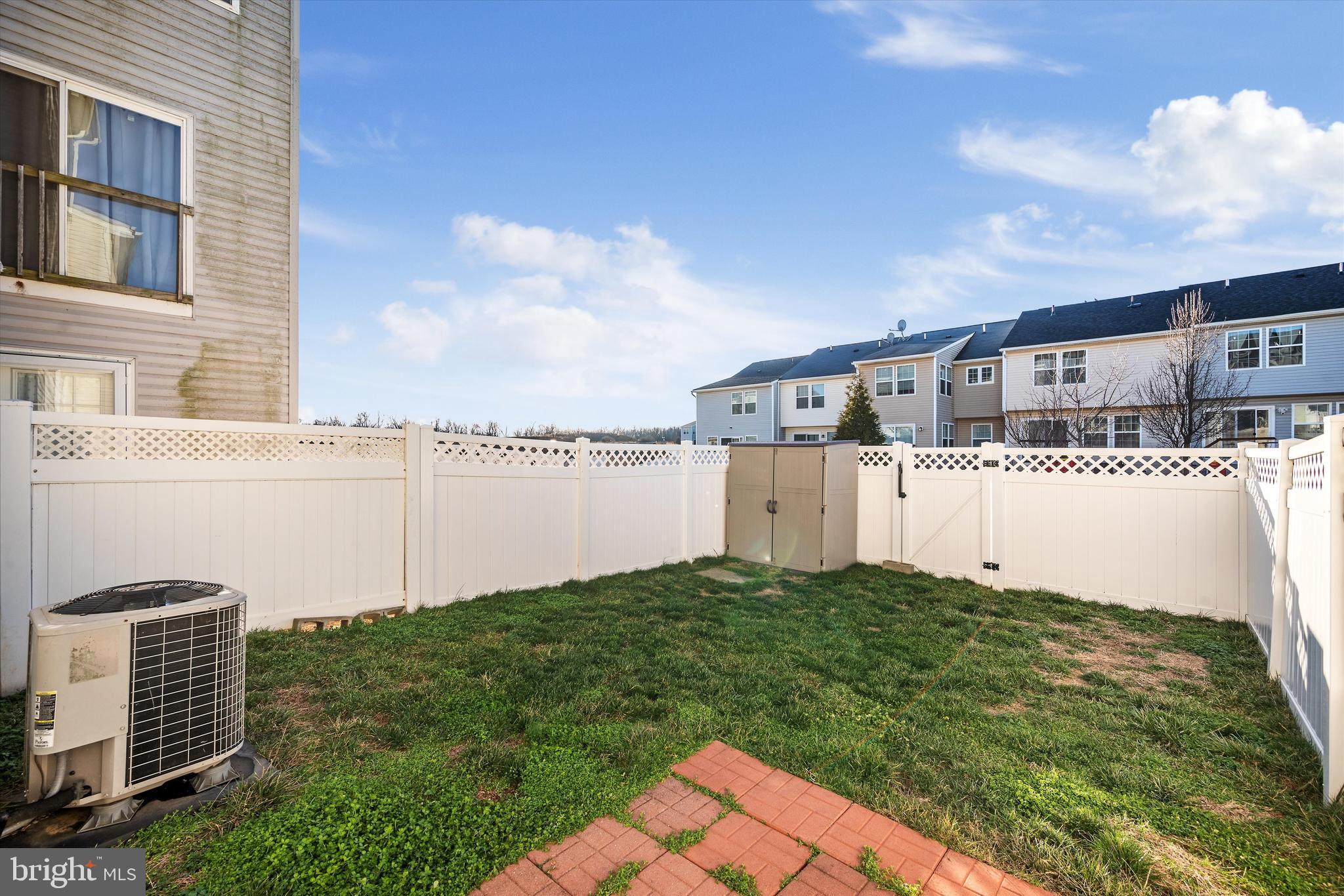 LAKELAND PLACE - Residential