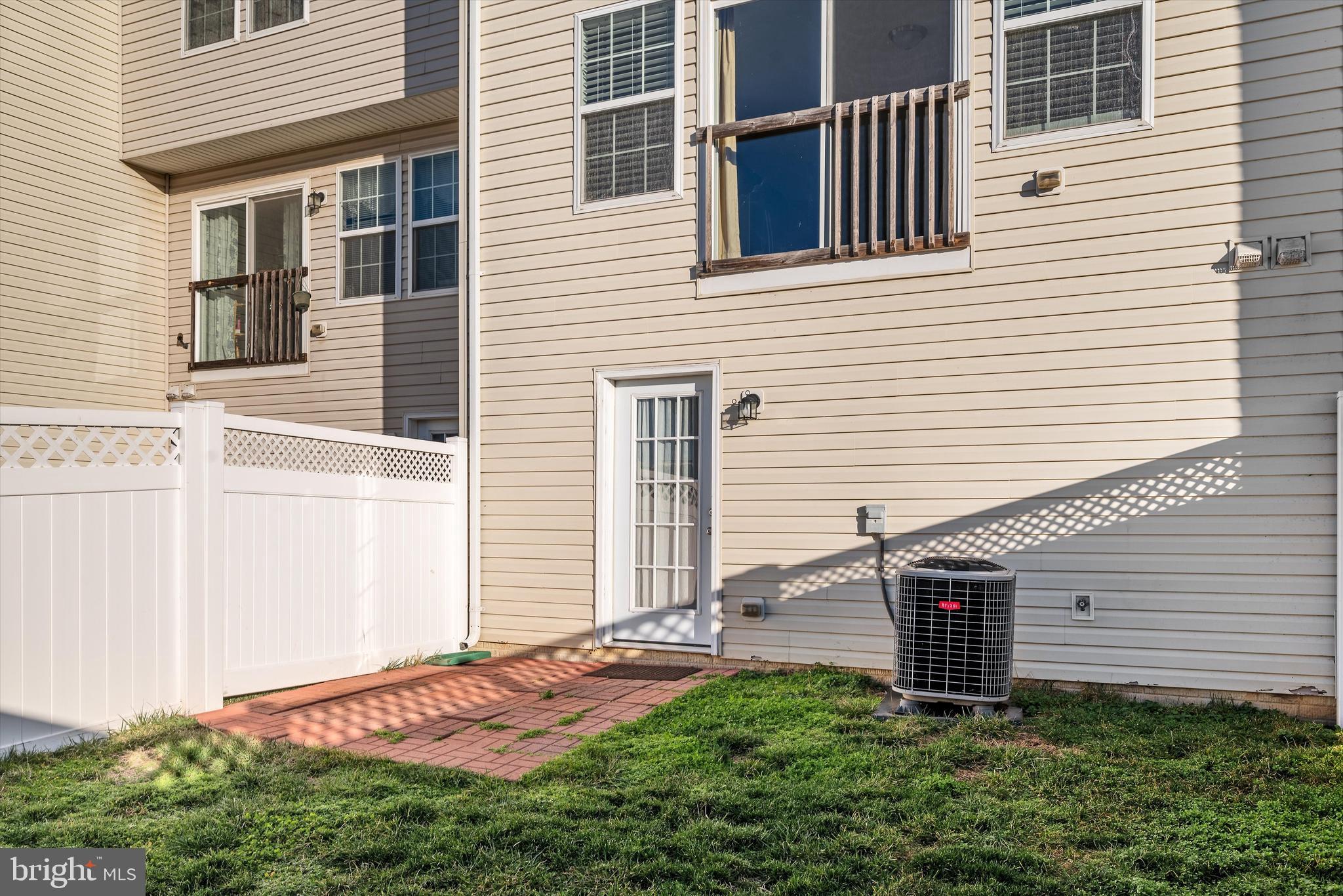 LAKELAND PLACE - Residential