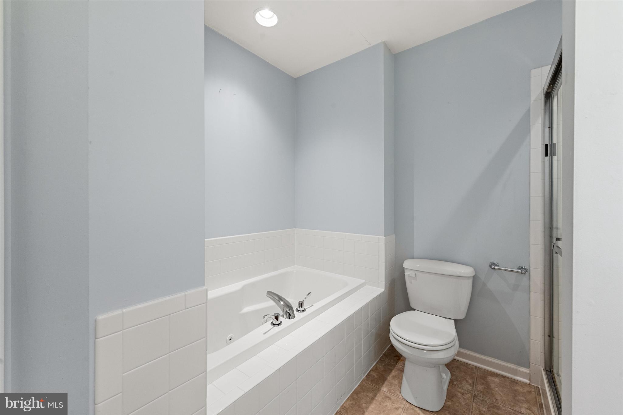 LAKELAND PLACE - Residential