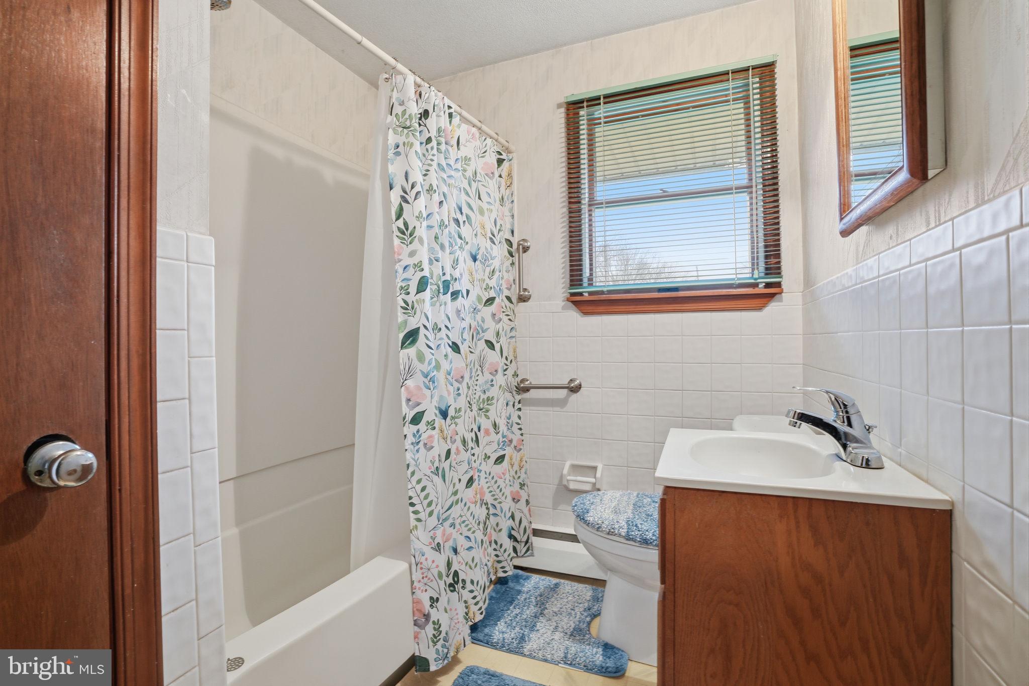 MAPLE SHADE - Residential