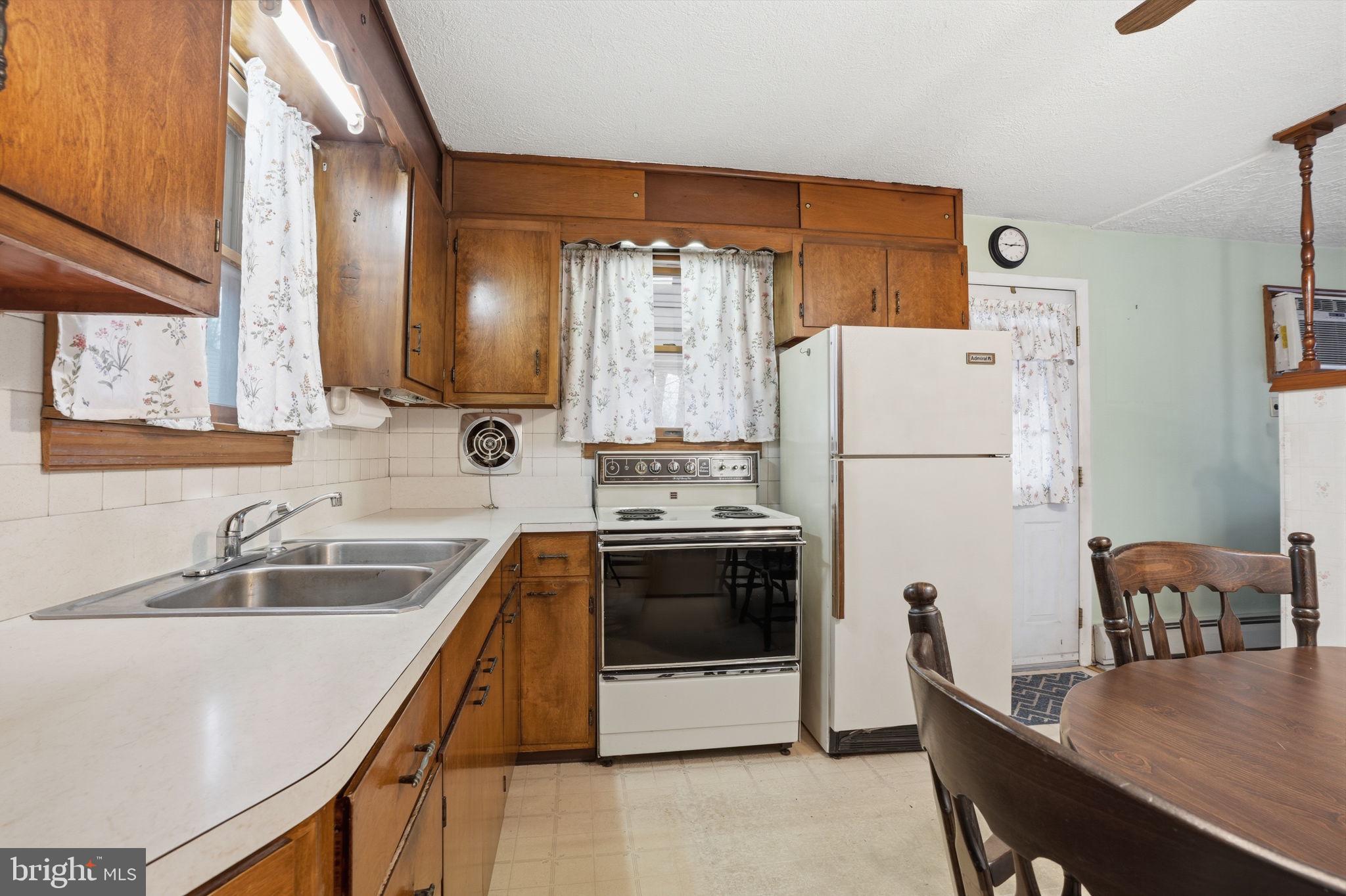 MAPLE SHADE - Residential