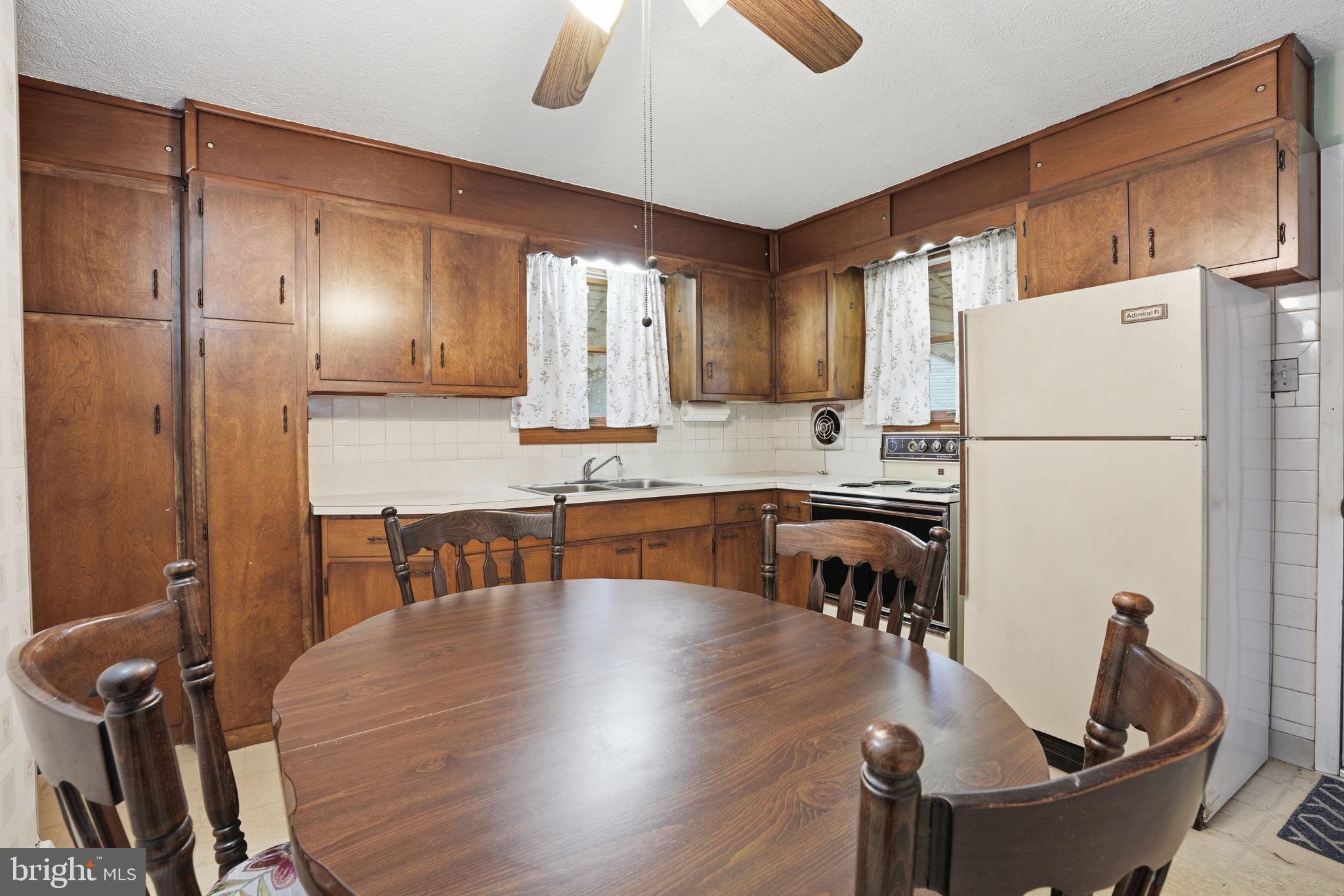 MAPLE SHADE - Residential