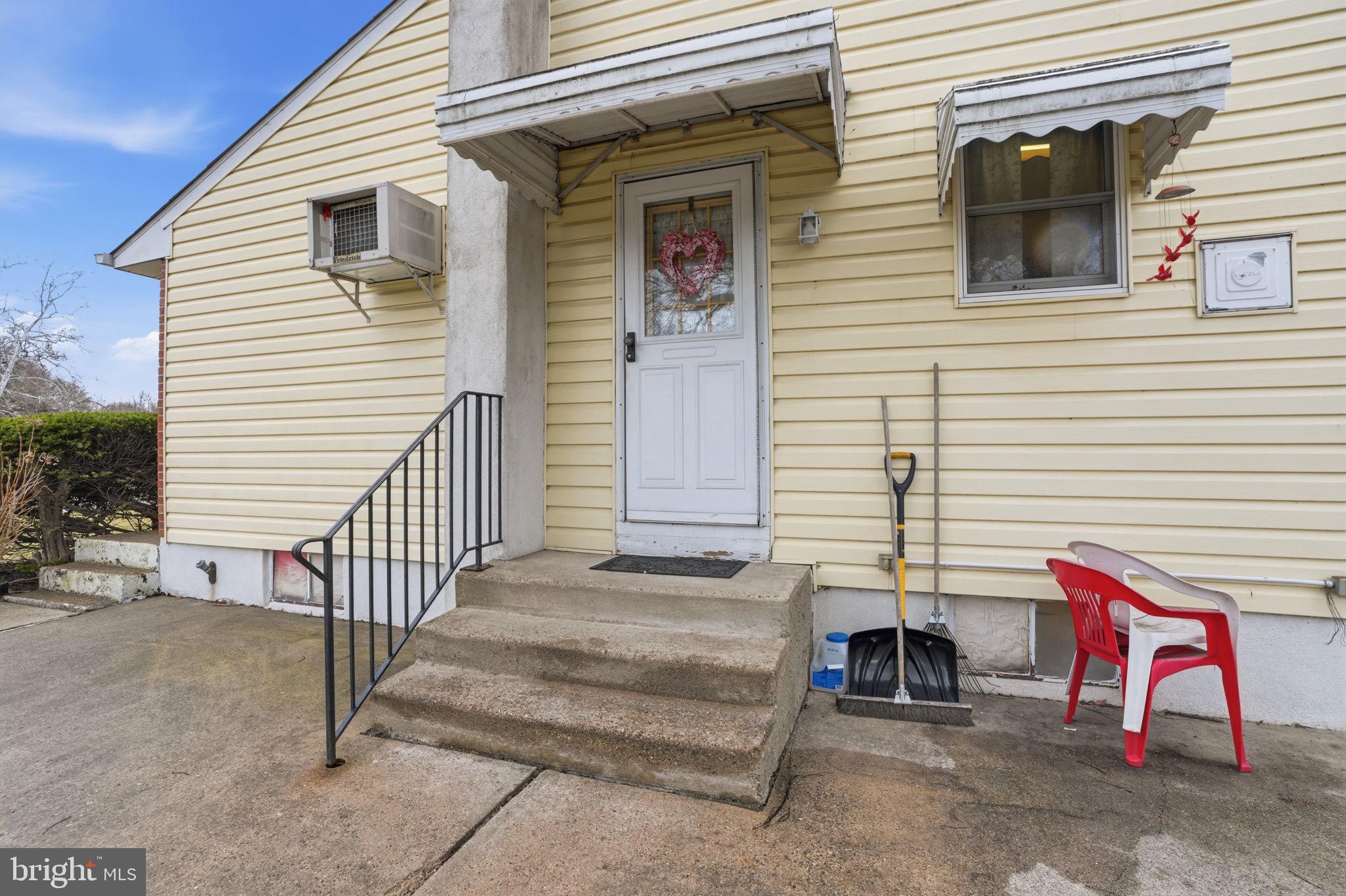 MAPLE SHADE - Residential