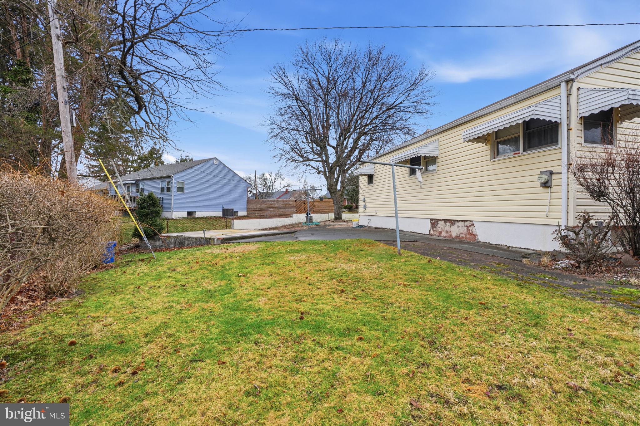 MAPLE SHADE - Residential