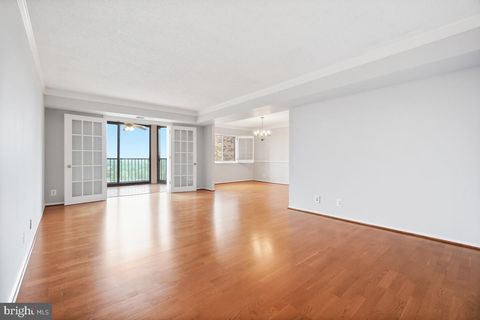 Photo of 5902 Mount Eagle Drive #1402, ALEXANDRIA, VA 22303 (MLS # VAFX2308194)