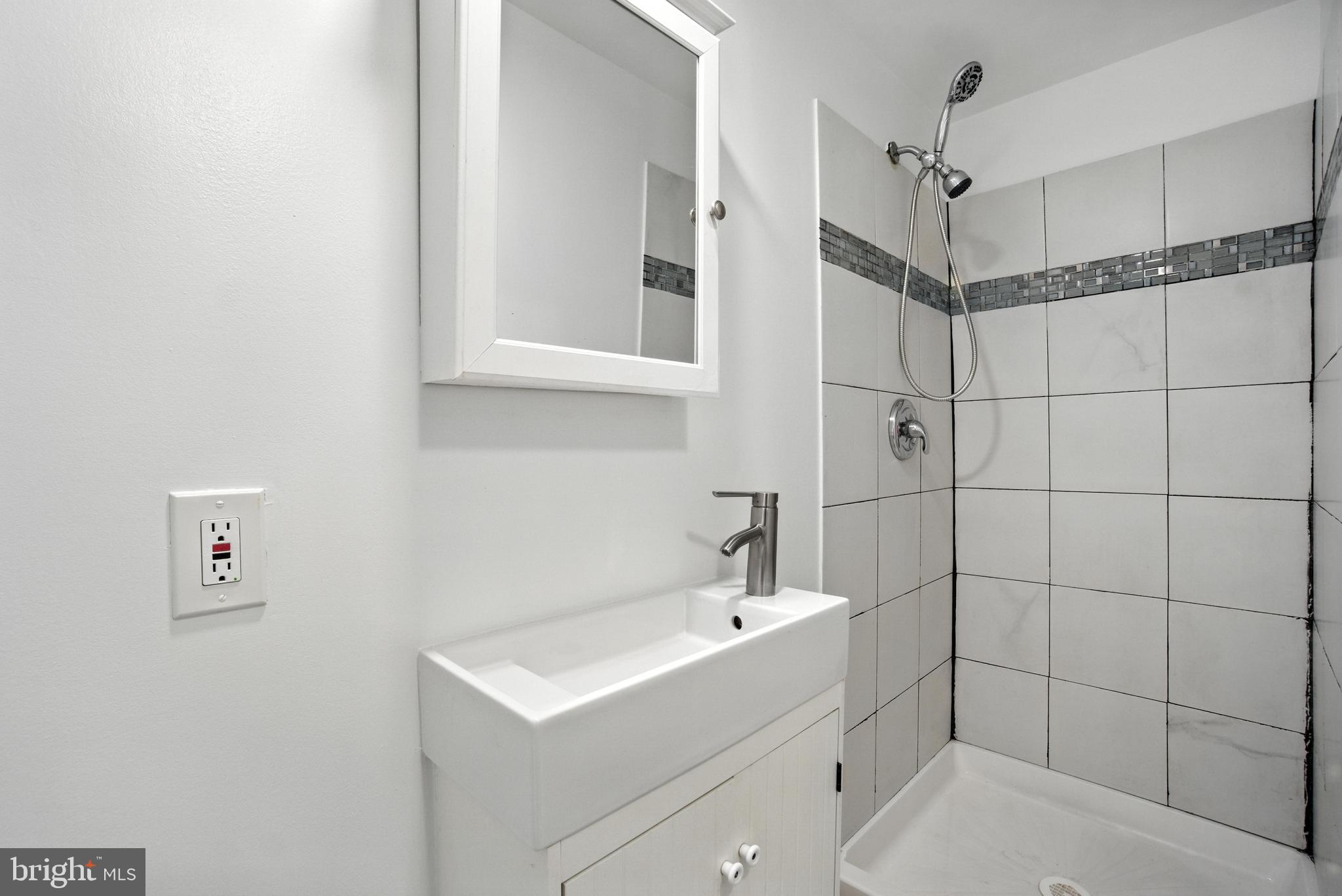 VICTORY VILLA - Residential Lease