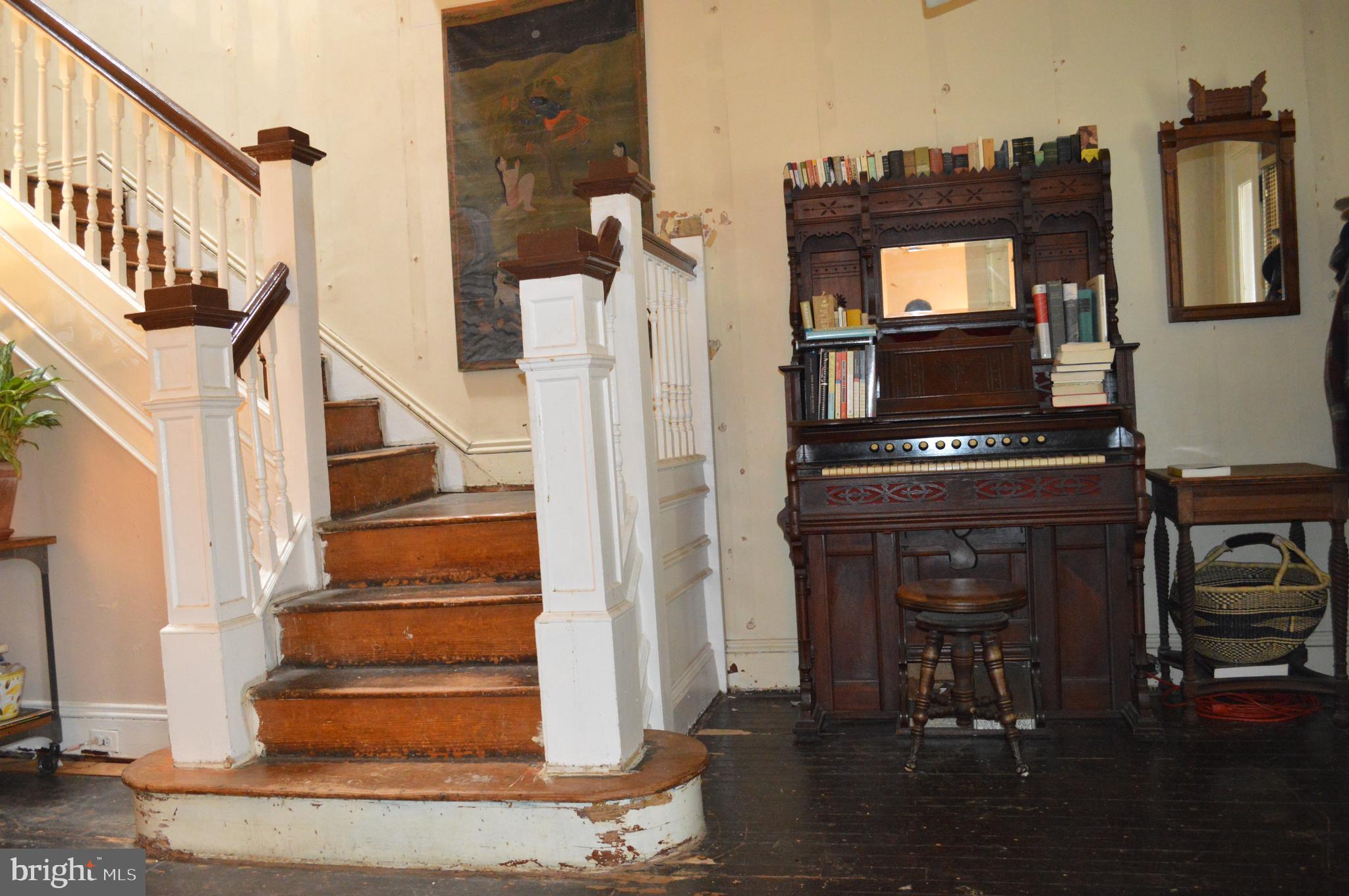 EVERGREEN LAWN - Residential