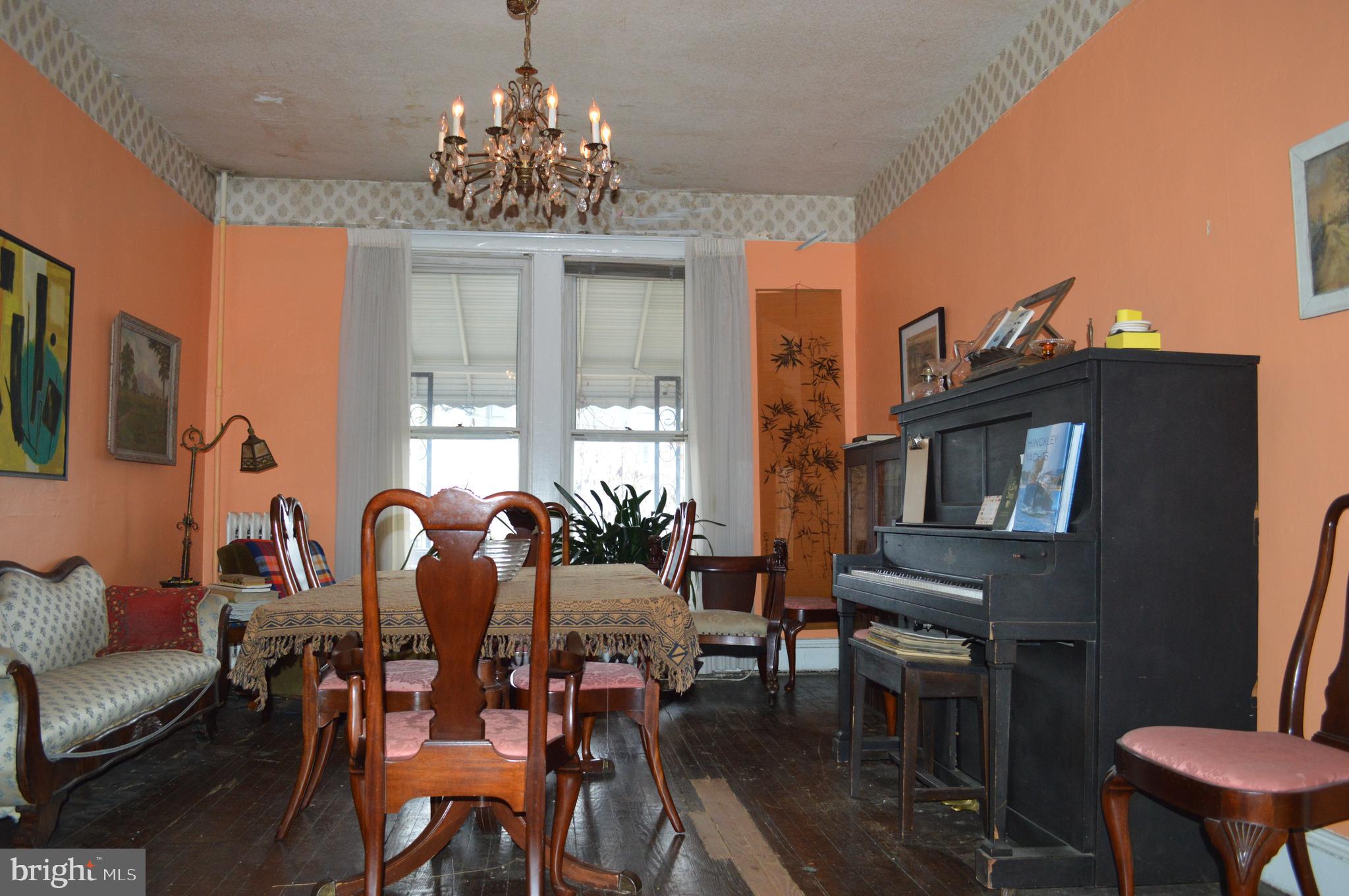 EVERGREEN LAWN - Residential