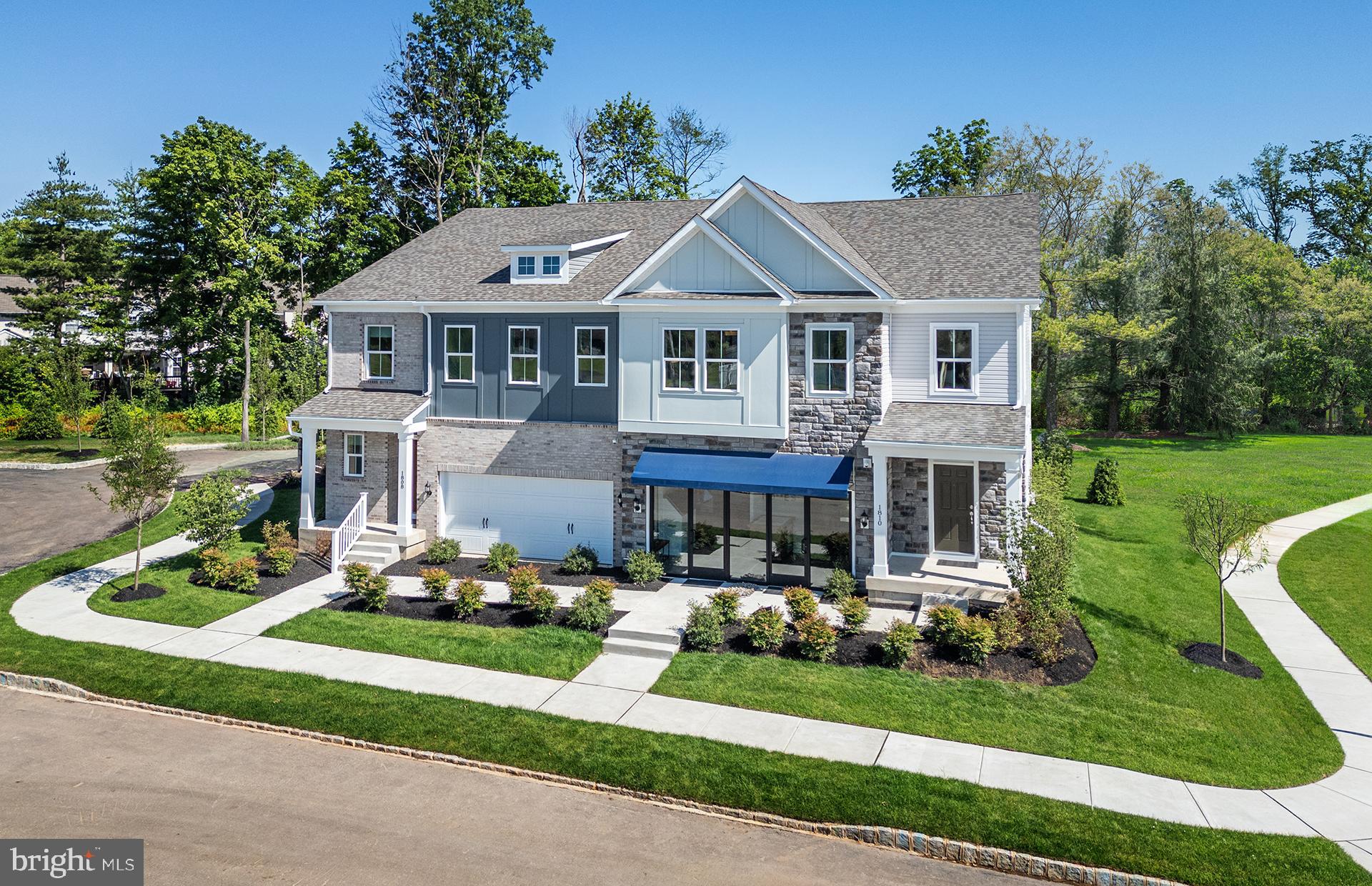 1813 HEMLOCK COURT 11102