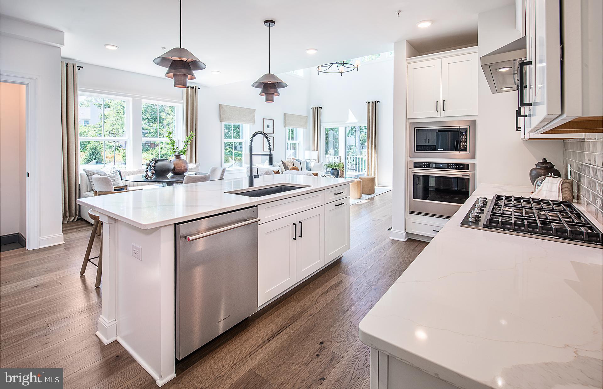 1813 HEMLOCK COURT 11102