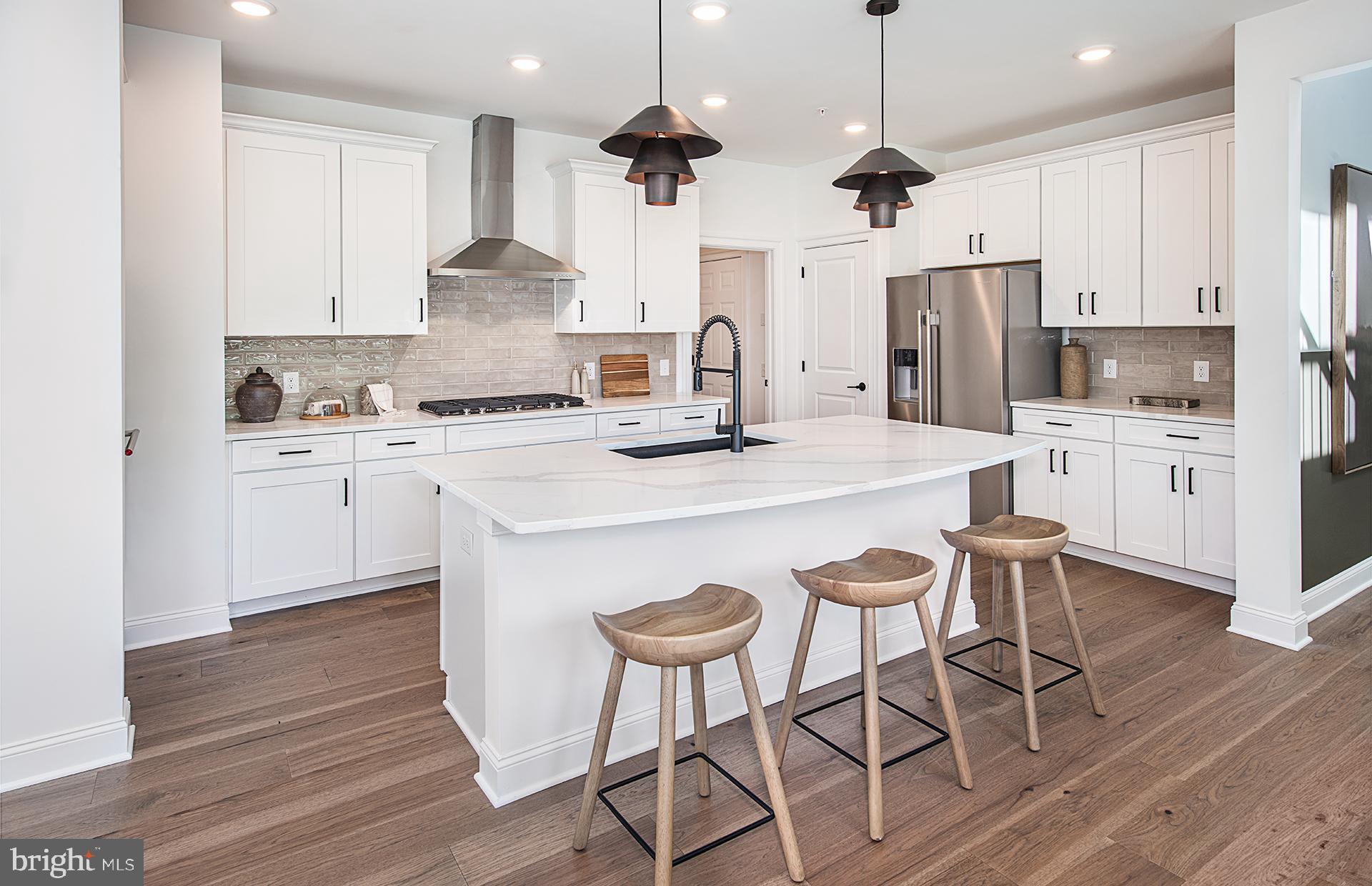 1813 HEMLOCK COURT 11102