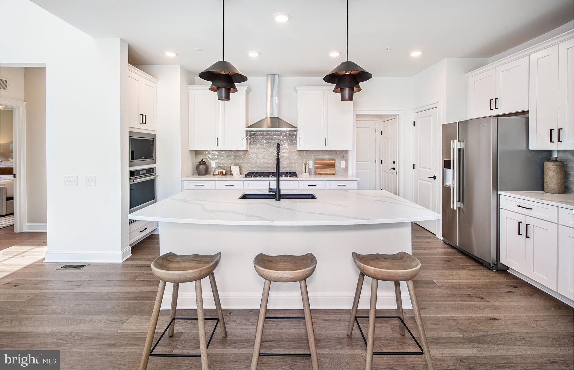 1813 HEMLOCK COURT 11102