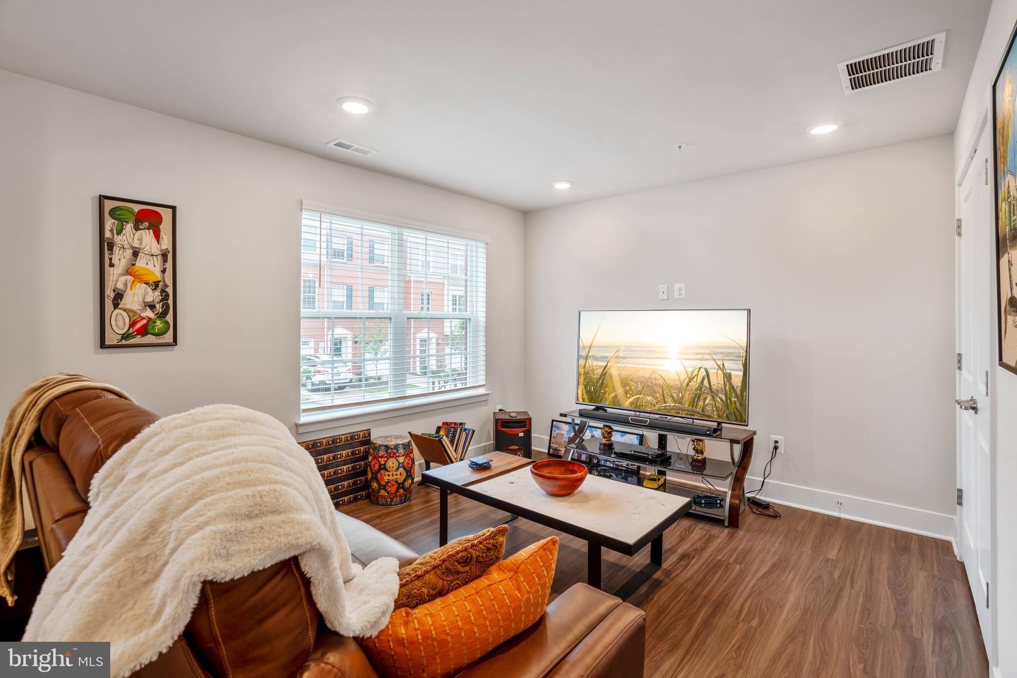 BLUE STREAM - Residential