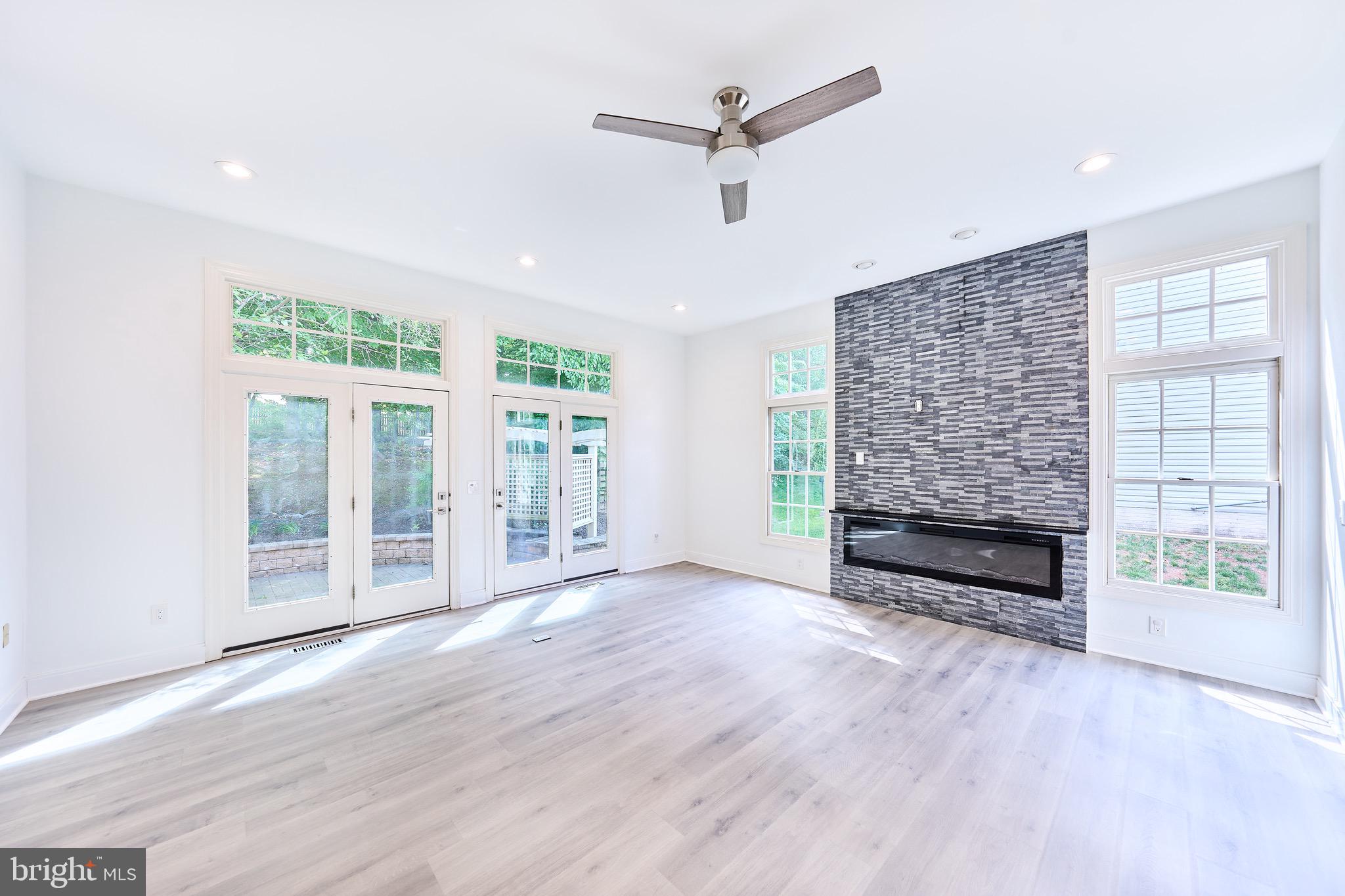 POTOMAC LAKES - Residential