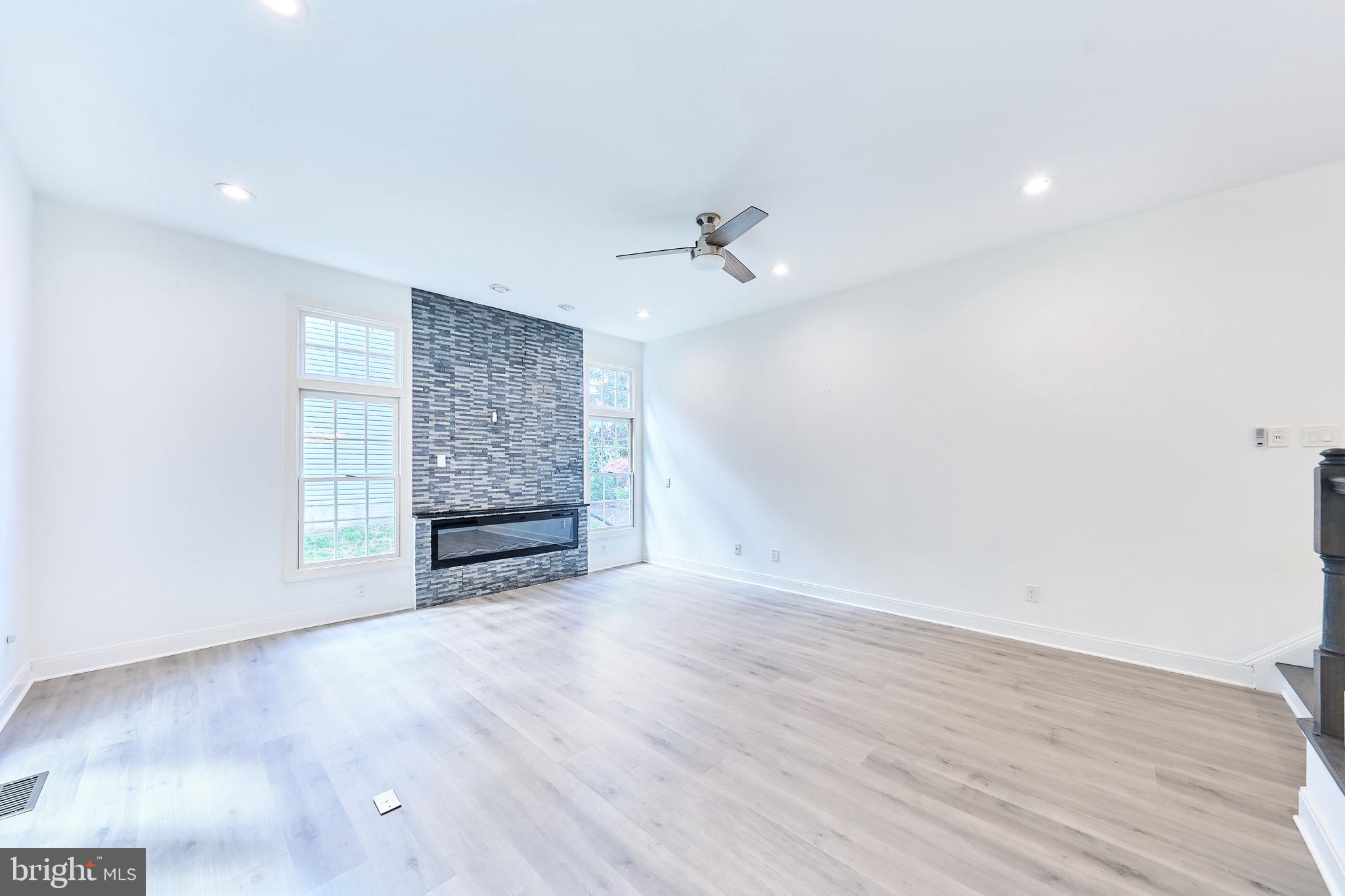 POTOMAC LAKES - Residential