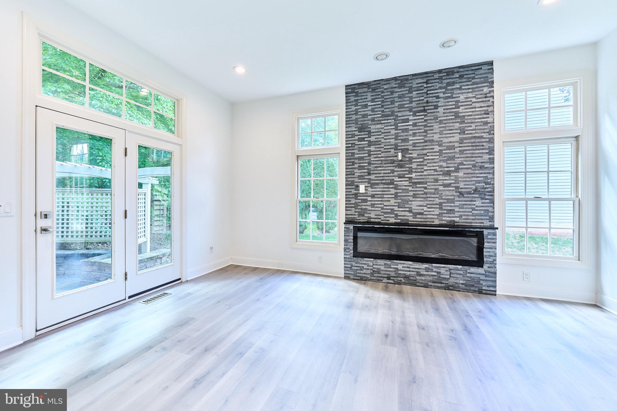 POTOMAC LAKES - Residential