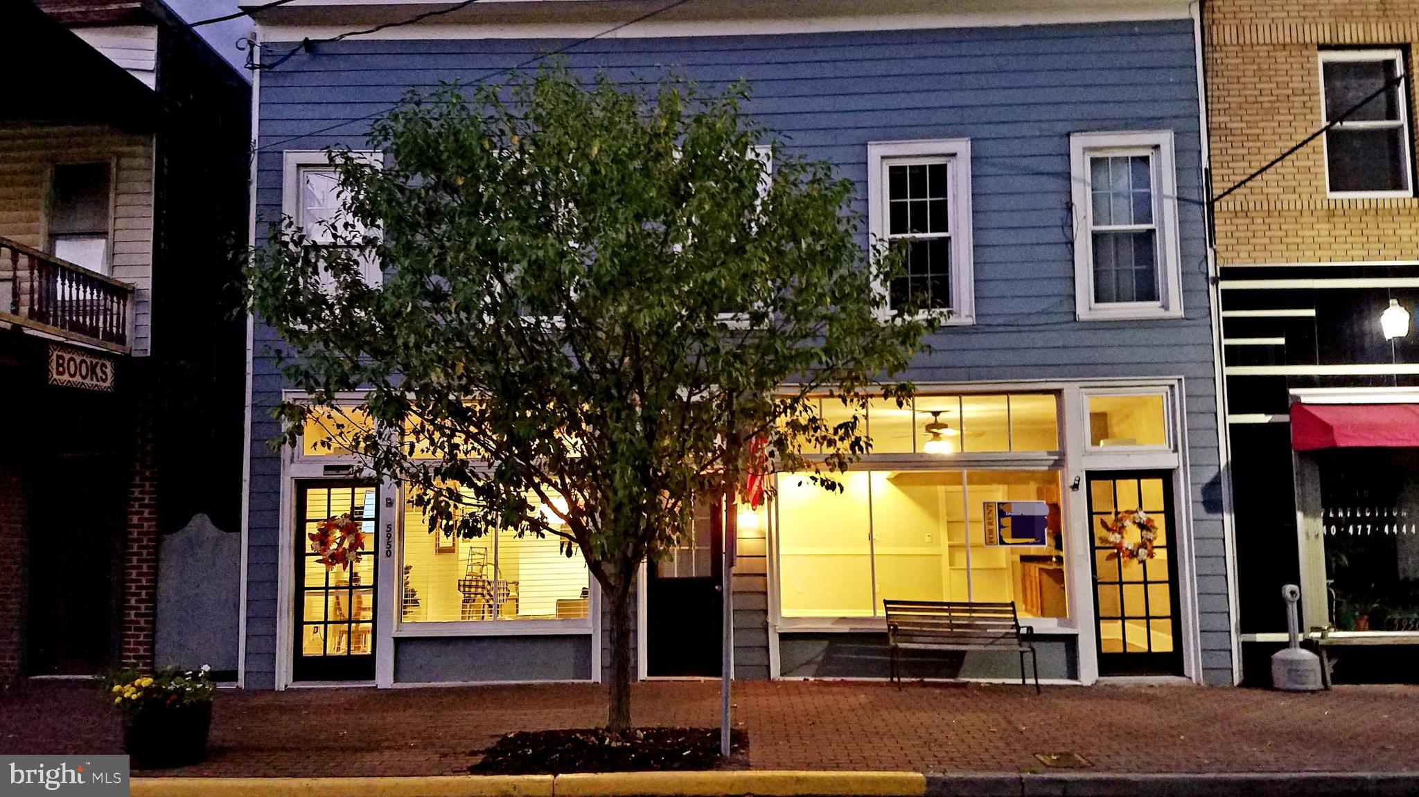 TOWN OF MOUNT JACKSON - Commercial Lease